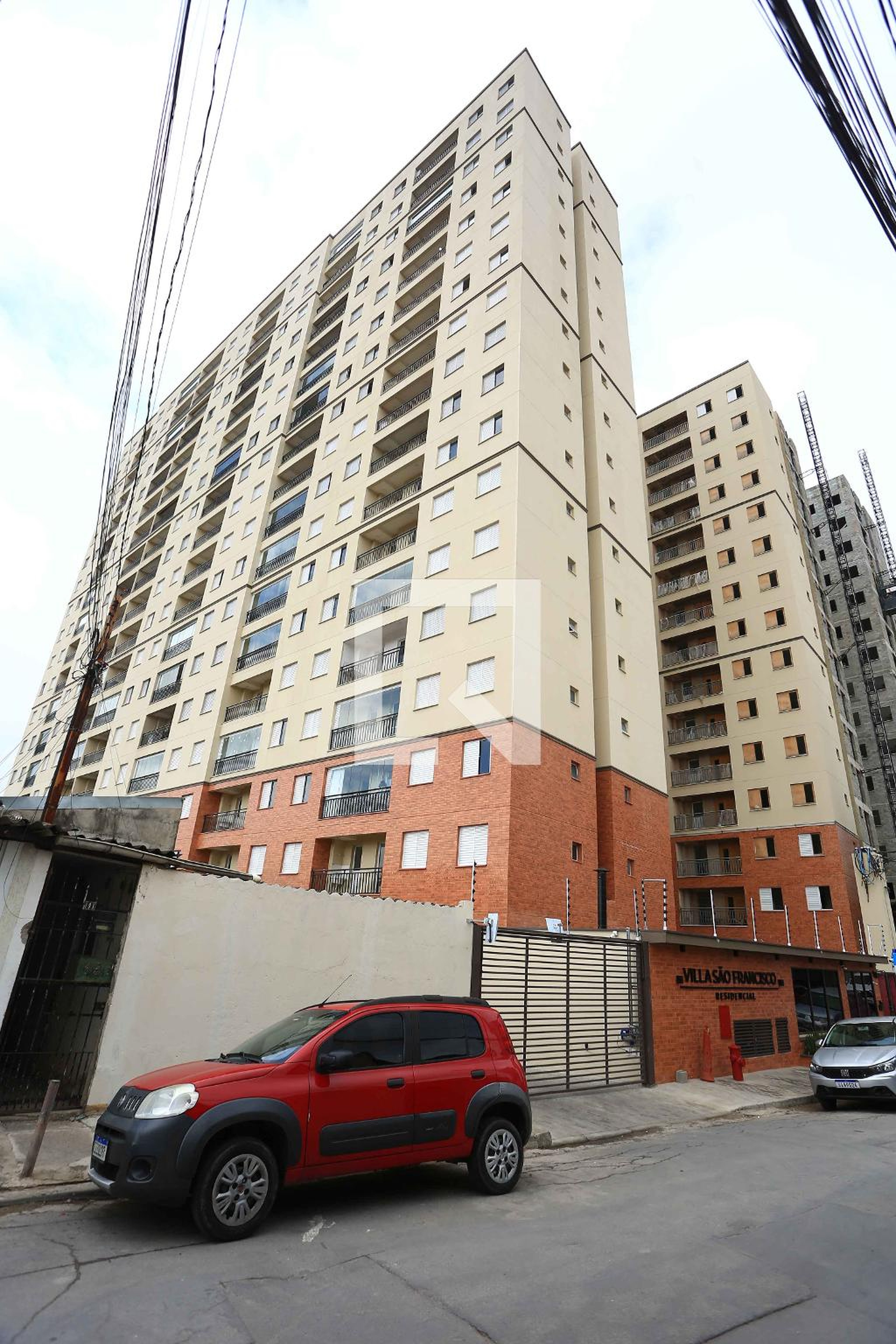 Fachada Condomínio em Rua Maria Karachaki Ferras, 199