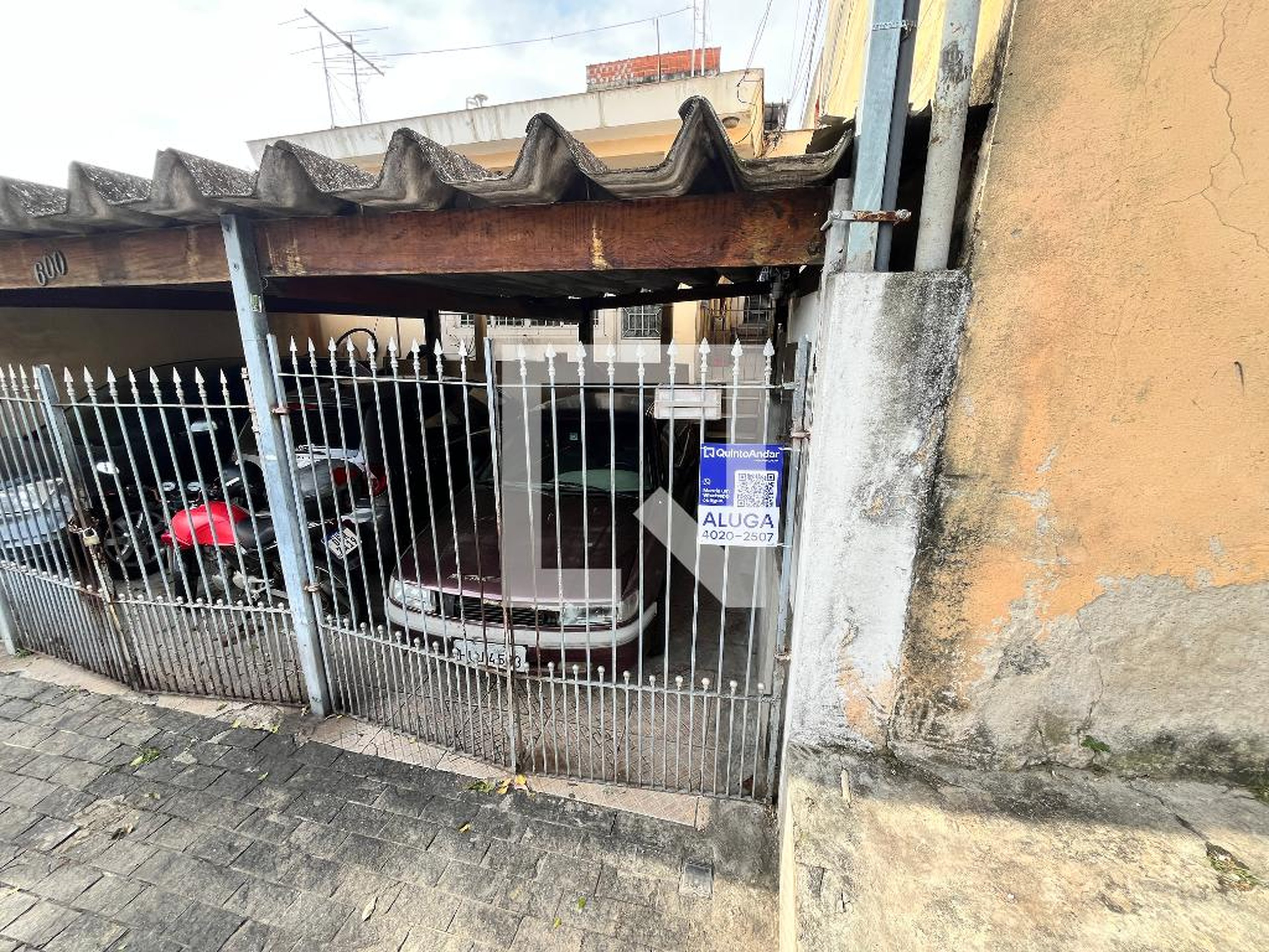 Fachada Condomínio em Rua Carlos Belmiro Correia, 600