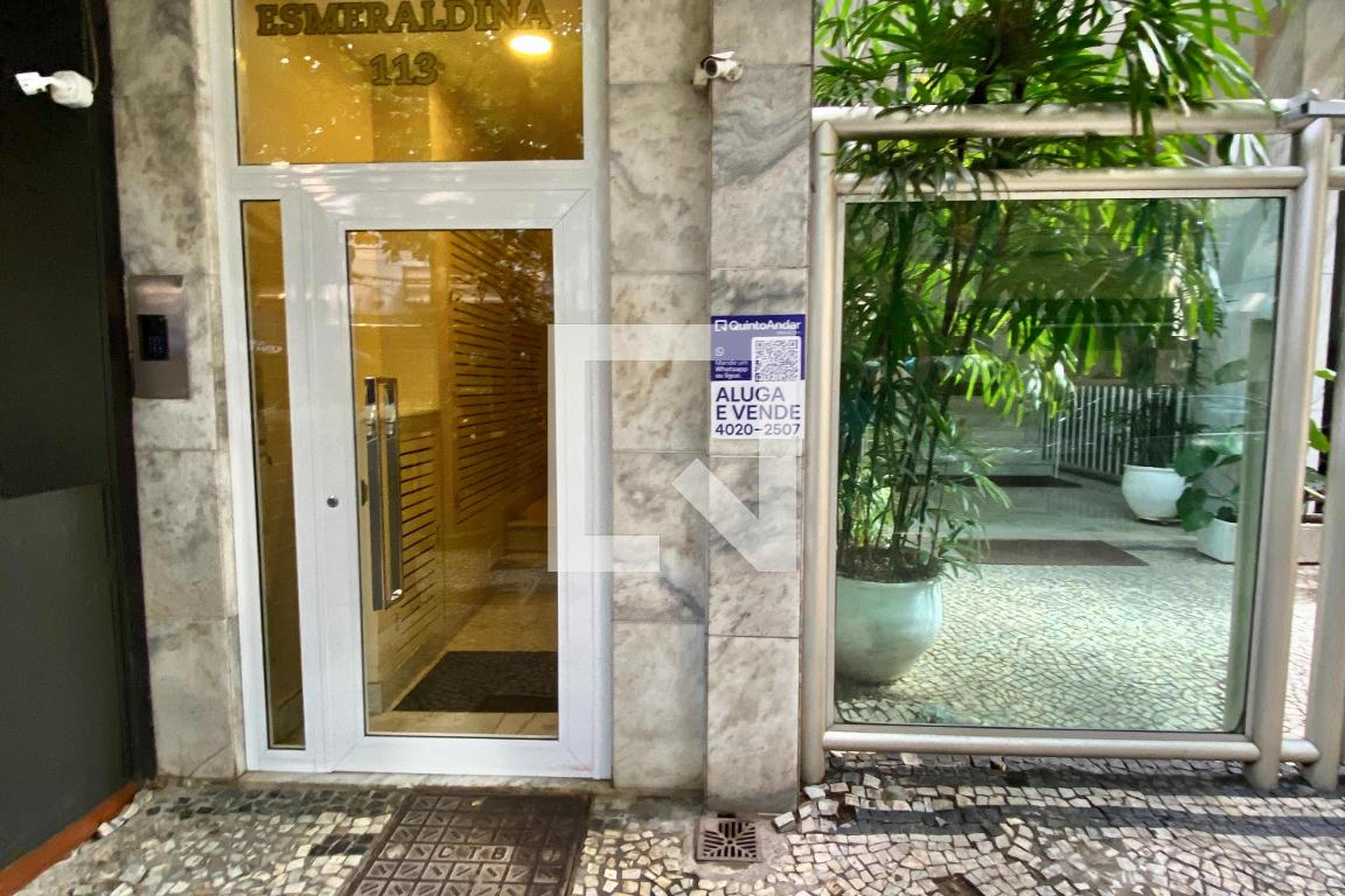Fachada Condomínio em Rua Dias Ferreira, 113