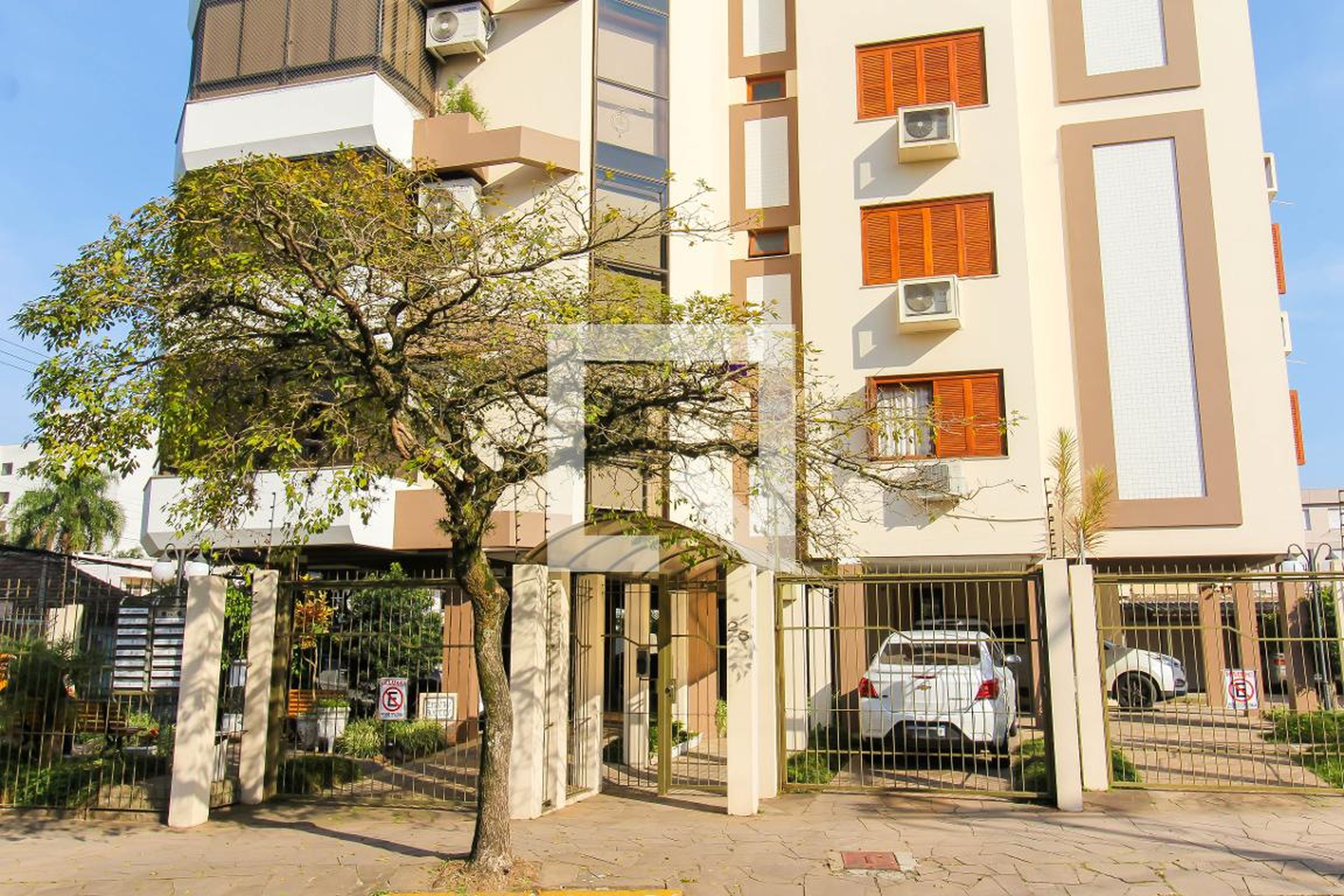 Fachada Condomínio em Rua Guilherme Morsch, 26