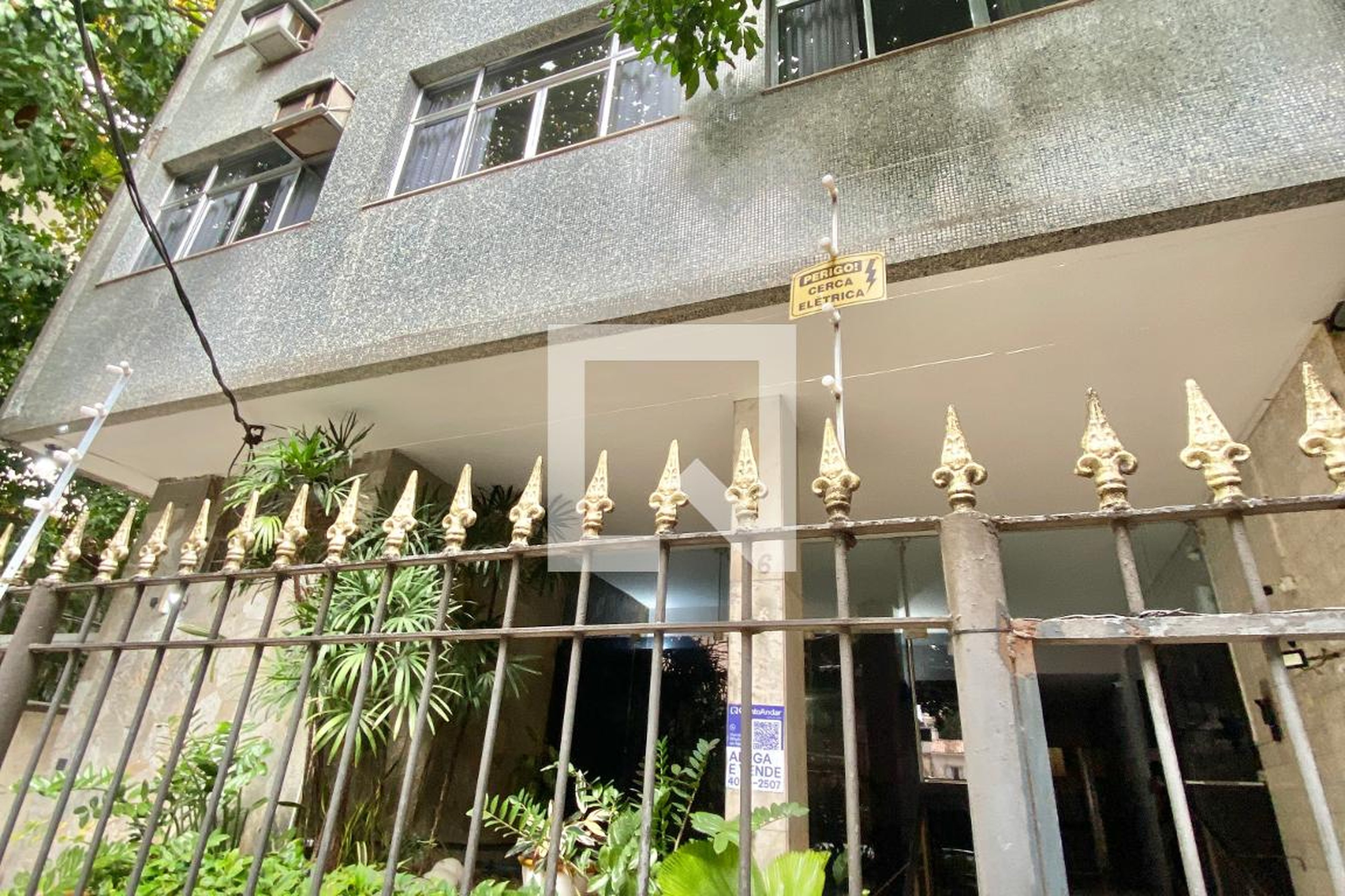 Fachada Condomínio em Rua Rodrigo de Brito, 16