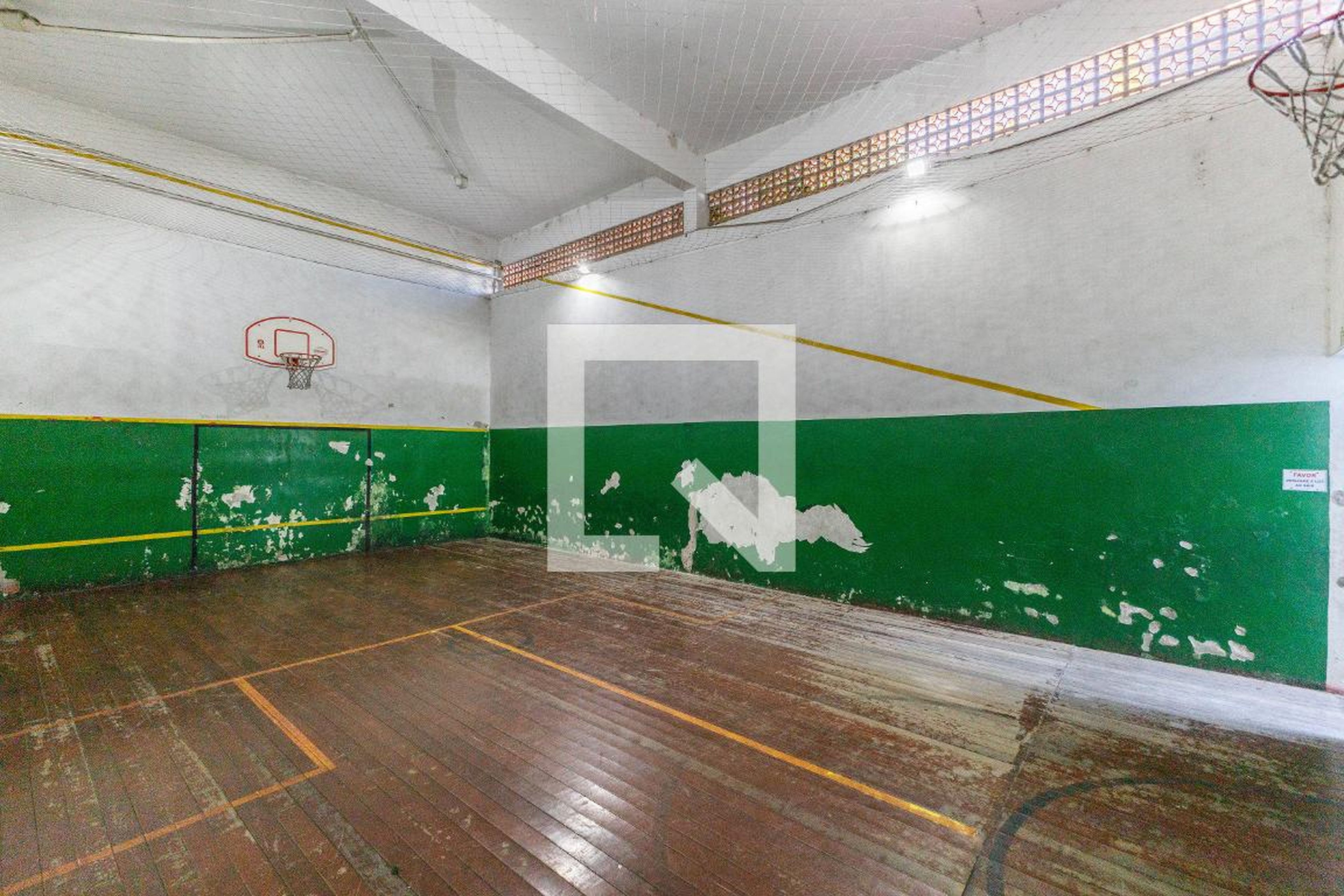 Quadra Esportiva - Garagem