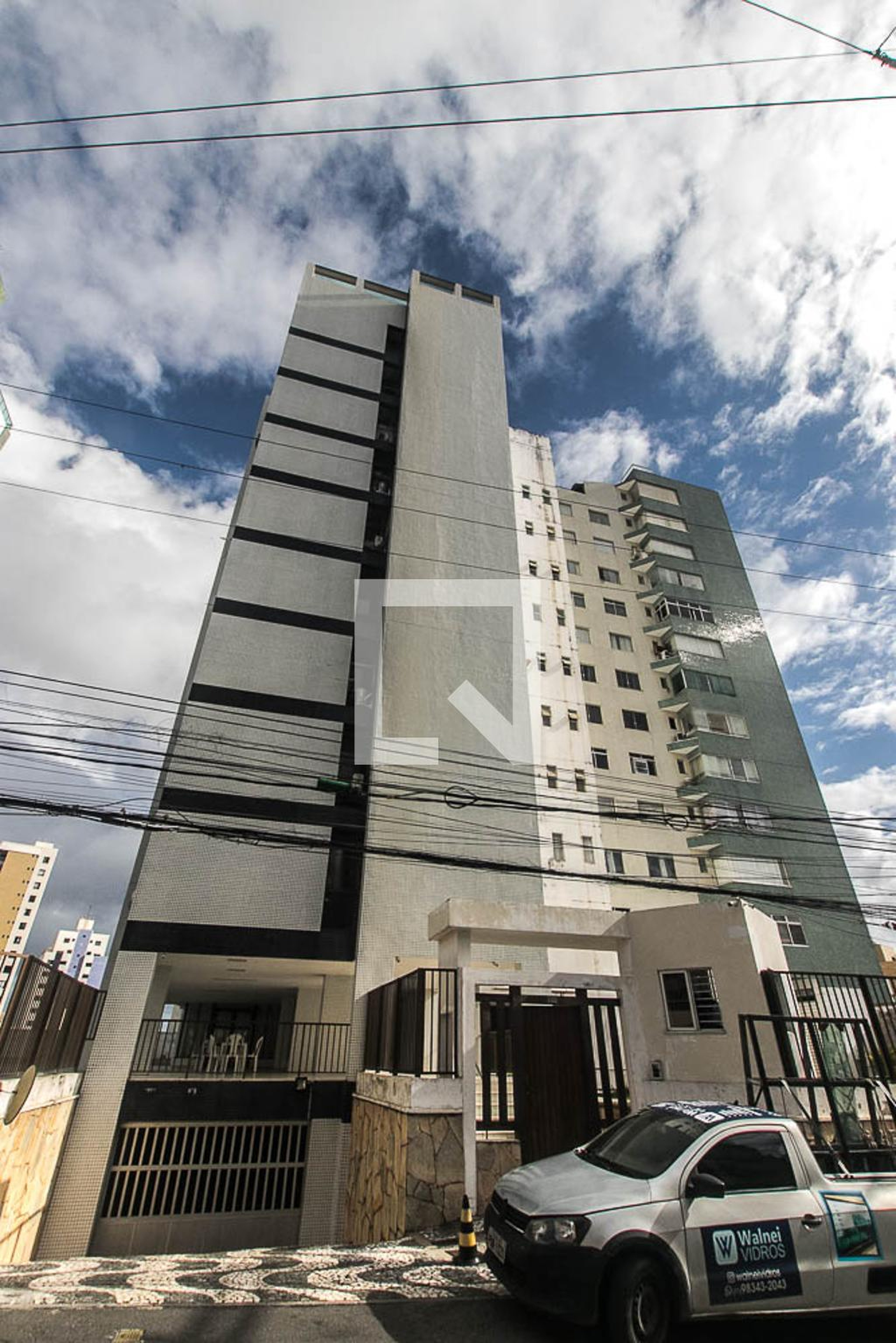 Fachada Condomínio em Rua Desembargador Manoel Pereira, 98