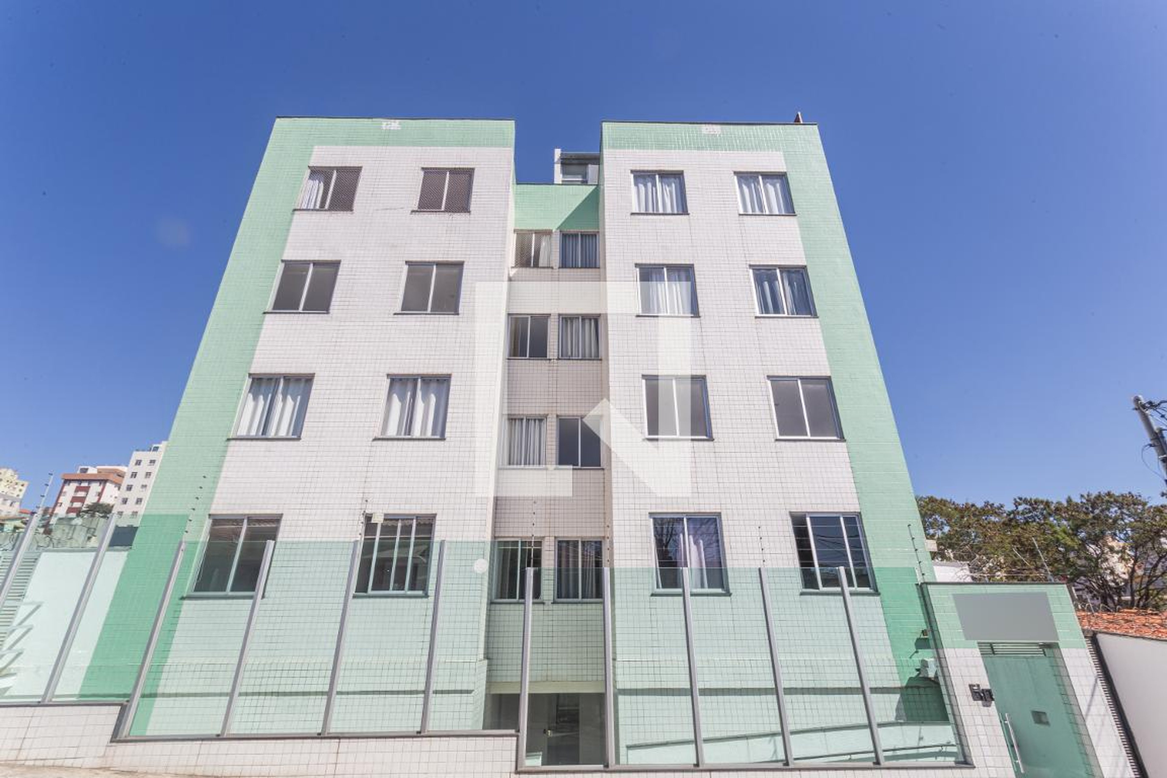 Fachada Condomínio em Rua Cornélio Procópio, 535