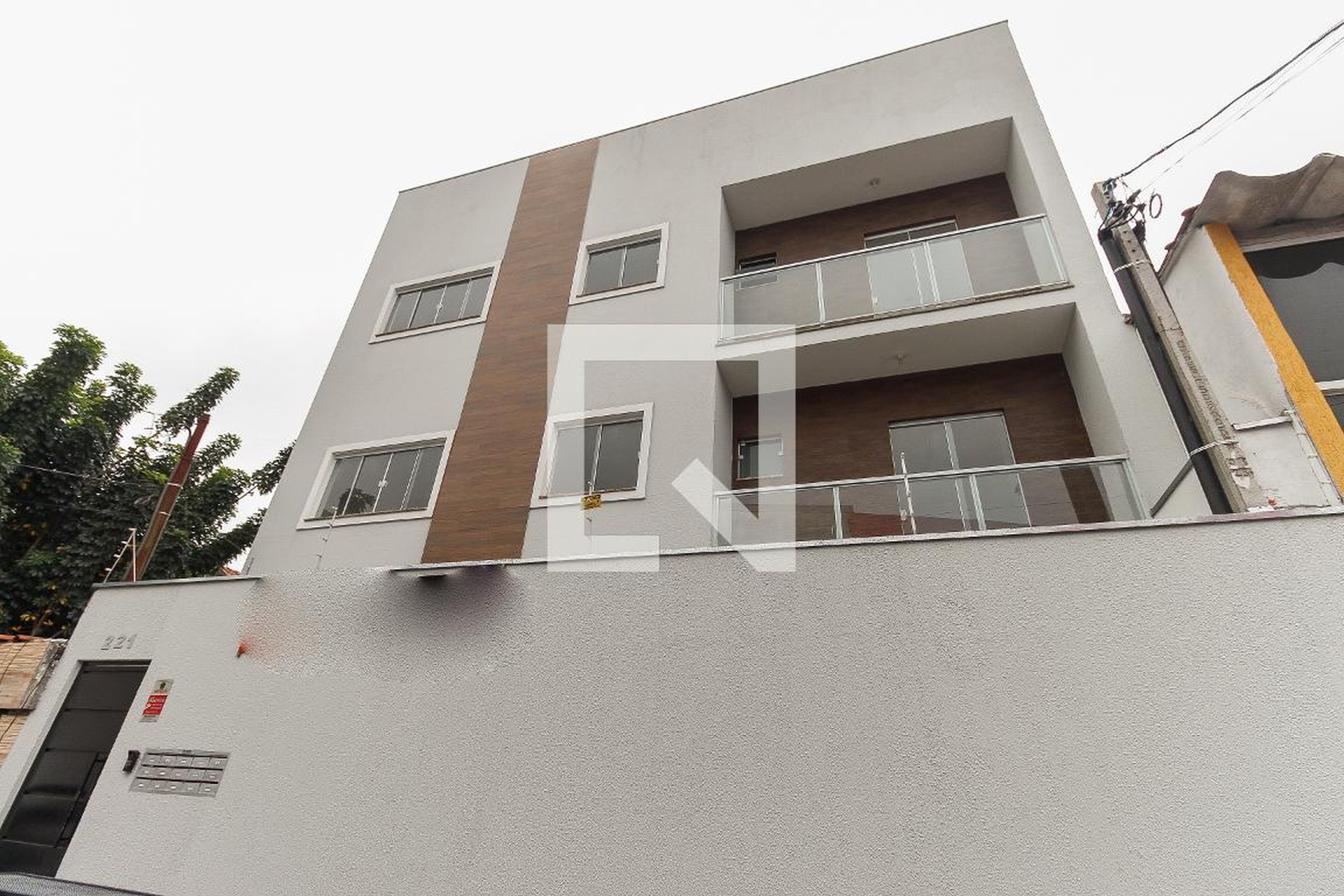 Fachada Condomínio em Rua Cangambá, 221