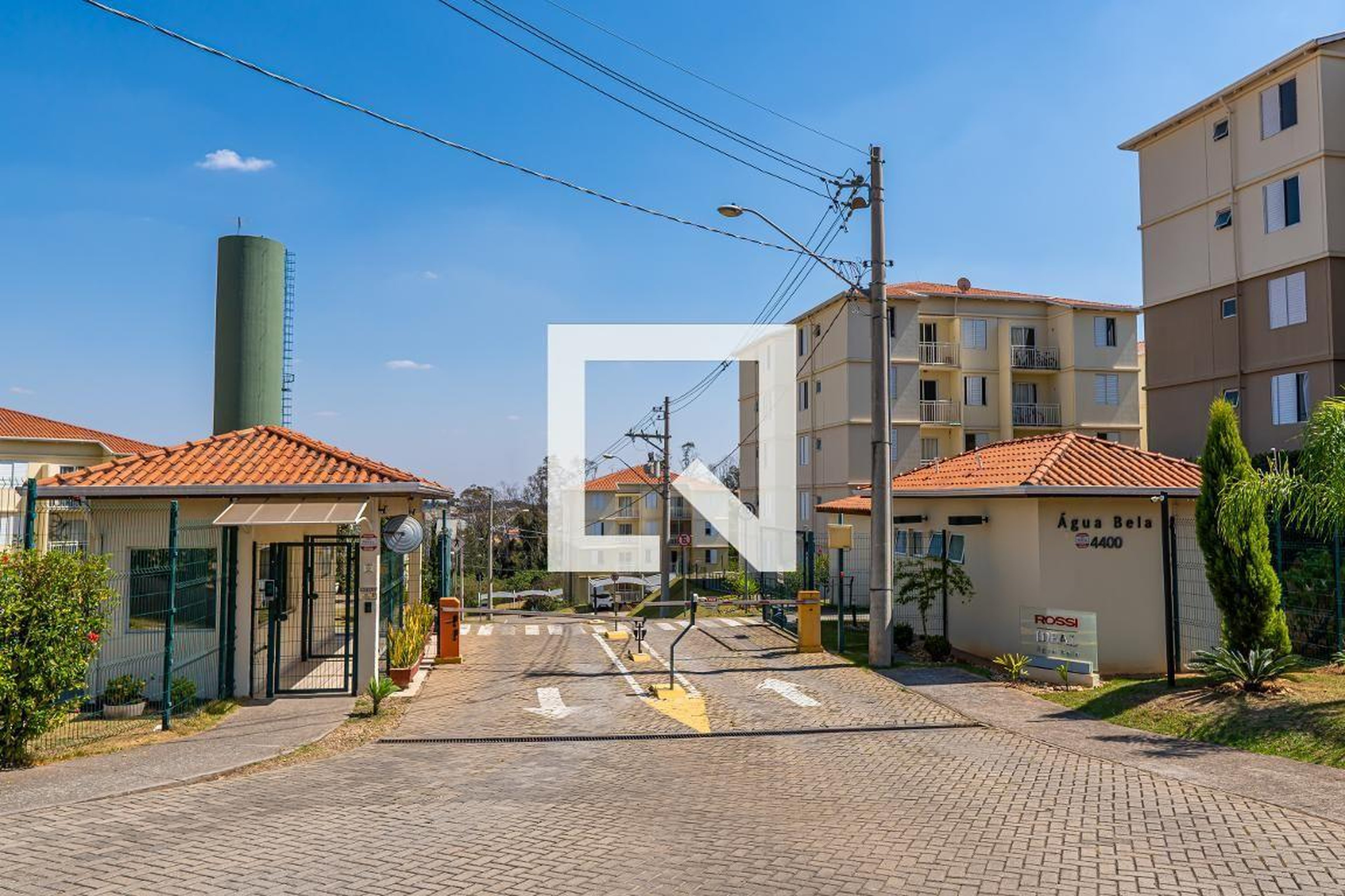Fachada do Condomínio Condomínio Rossi Ideal Água Bela