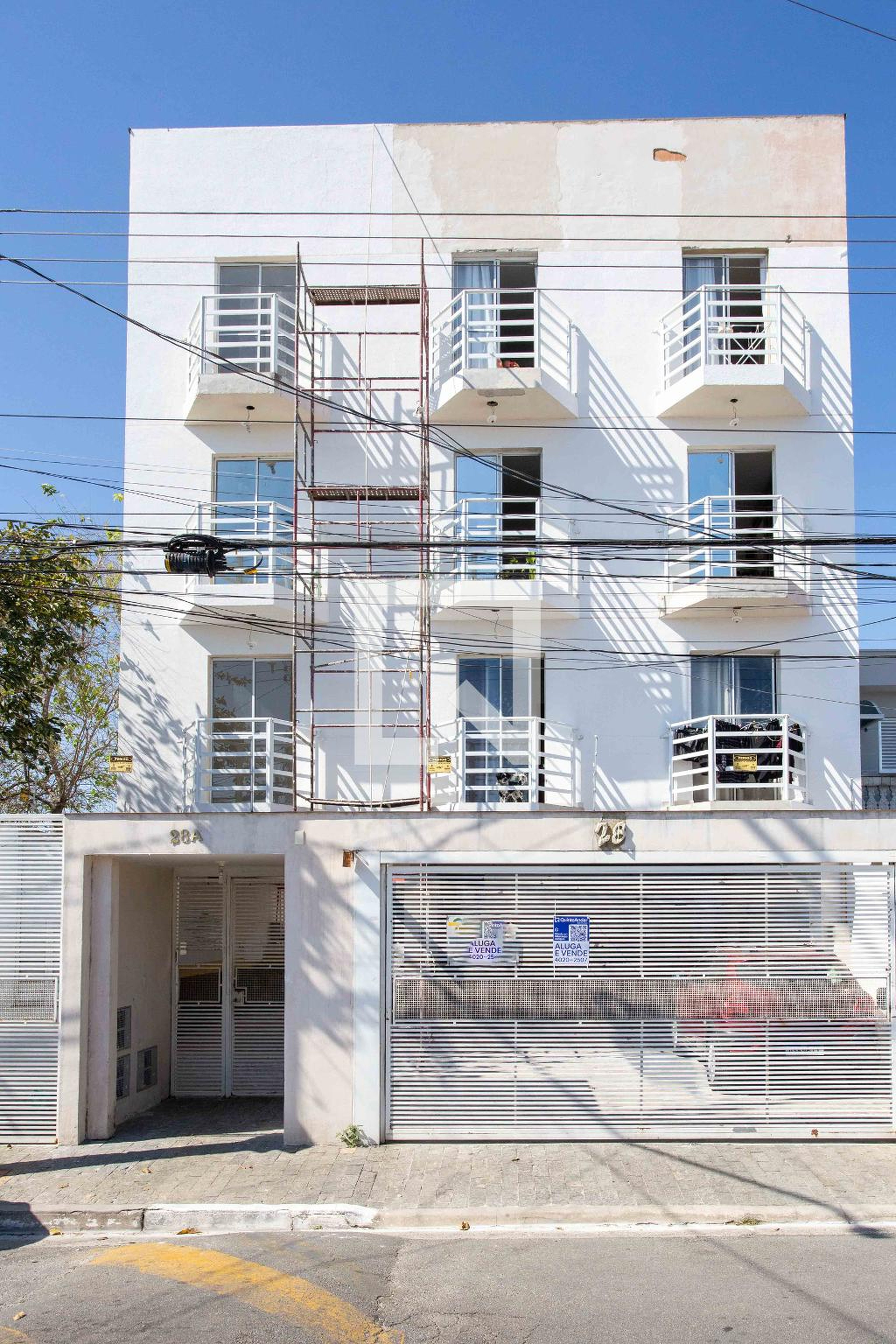 Fachada do Prédio Condomínio em Rua dos Lírios, 28