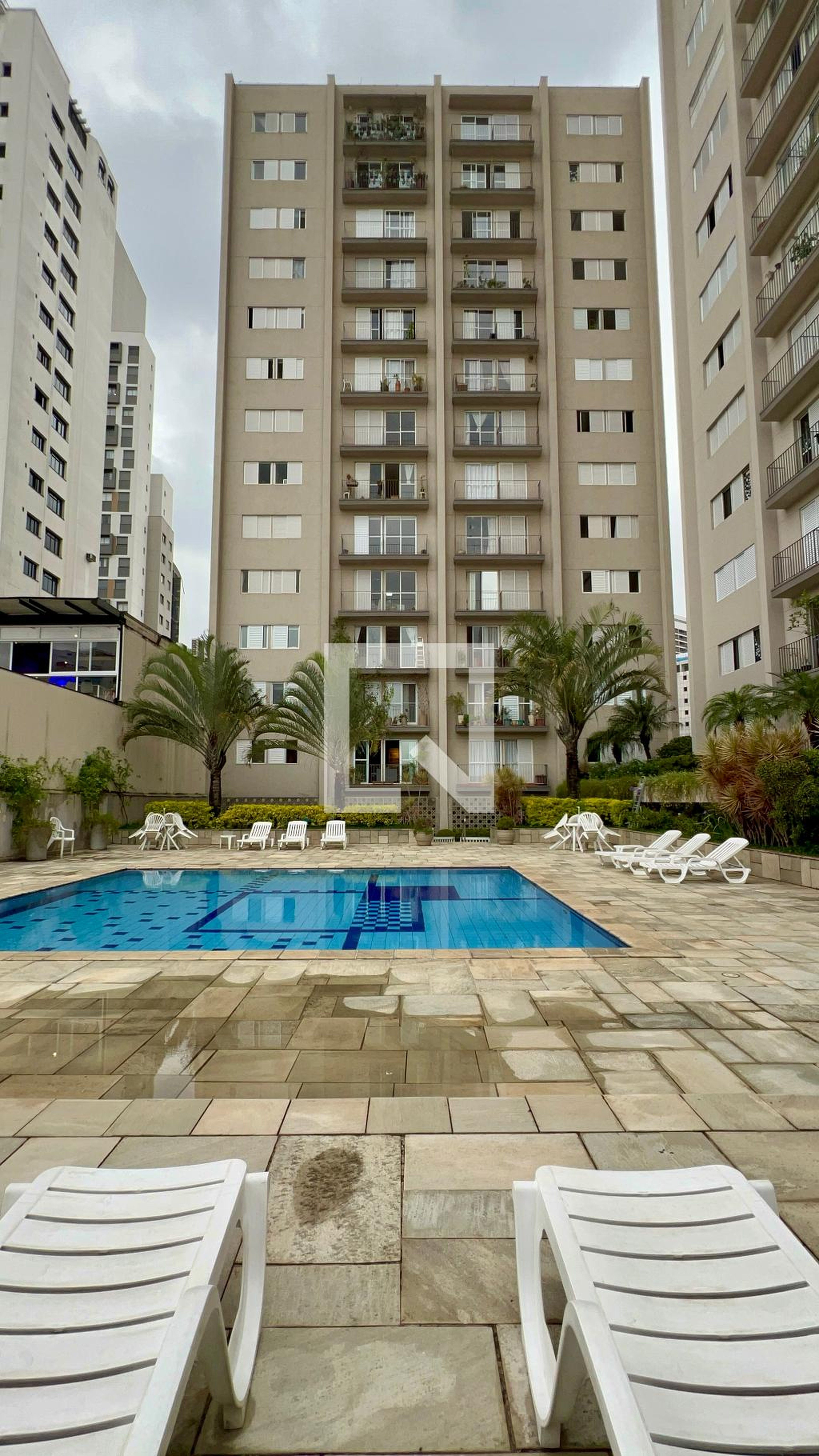 Fachada Condomínio em Rua Fernão Dias, 418