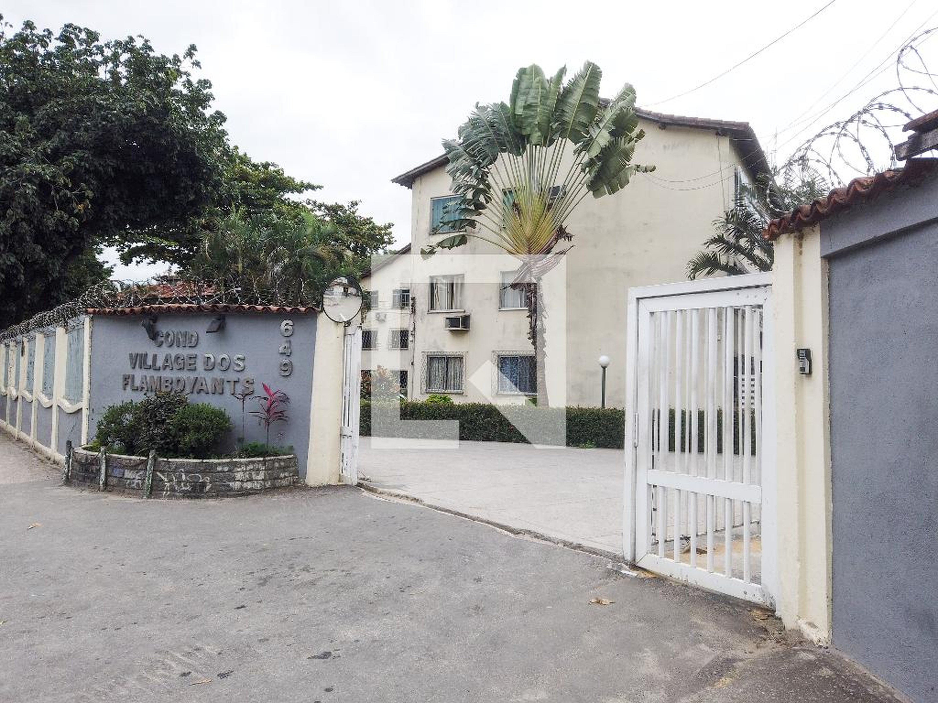 Fachada do Condomínio Condomínio Village dos Flamboyants
