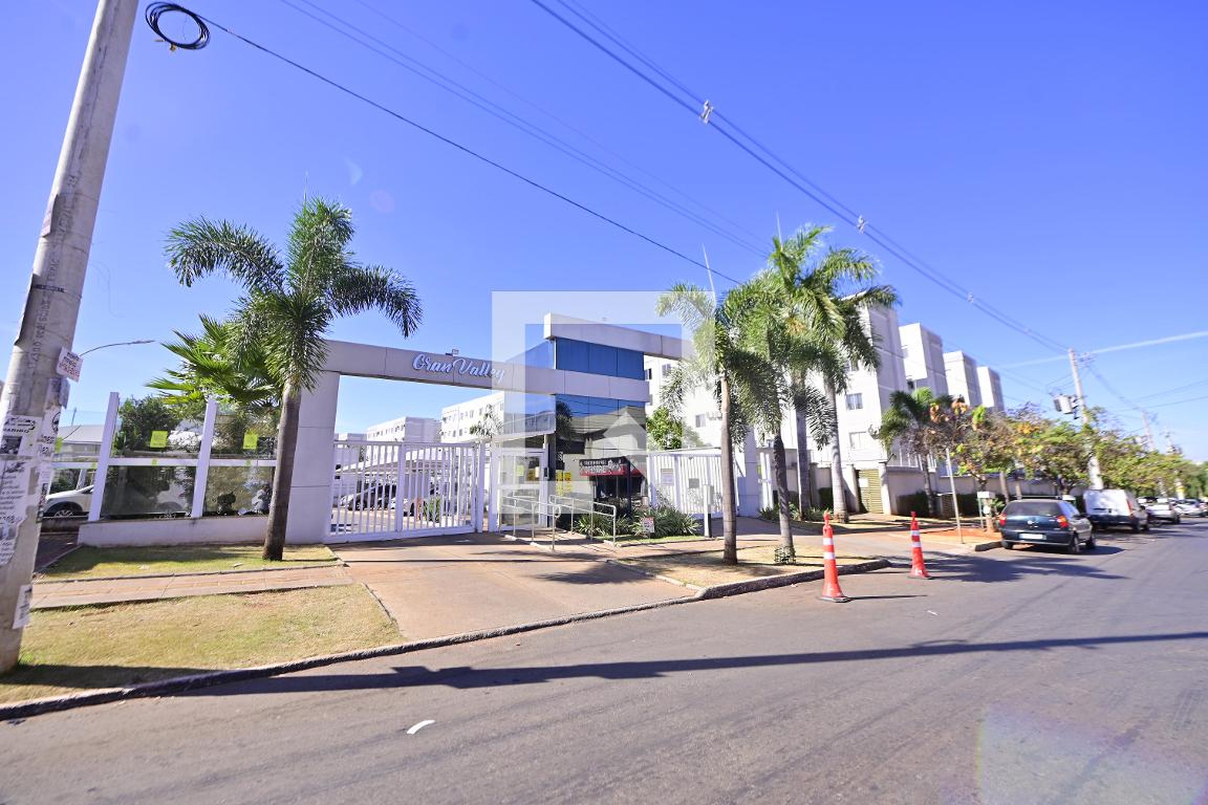 Fachada Condomínio em Rua RIT 3, 3