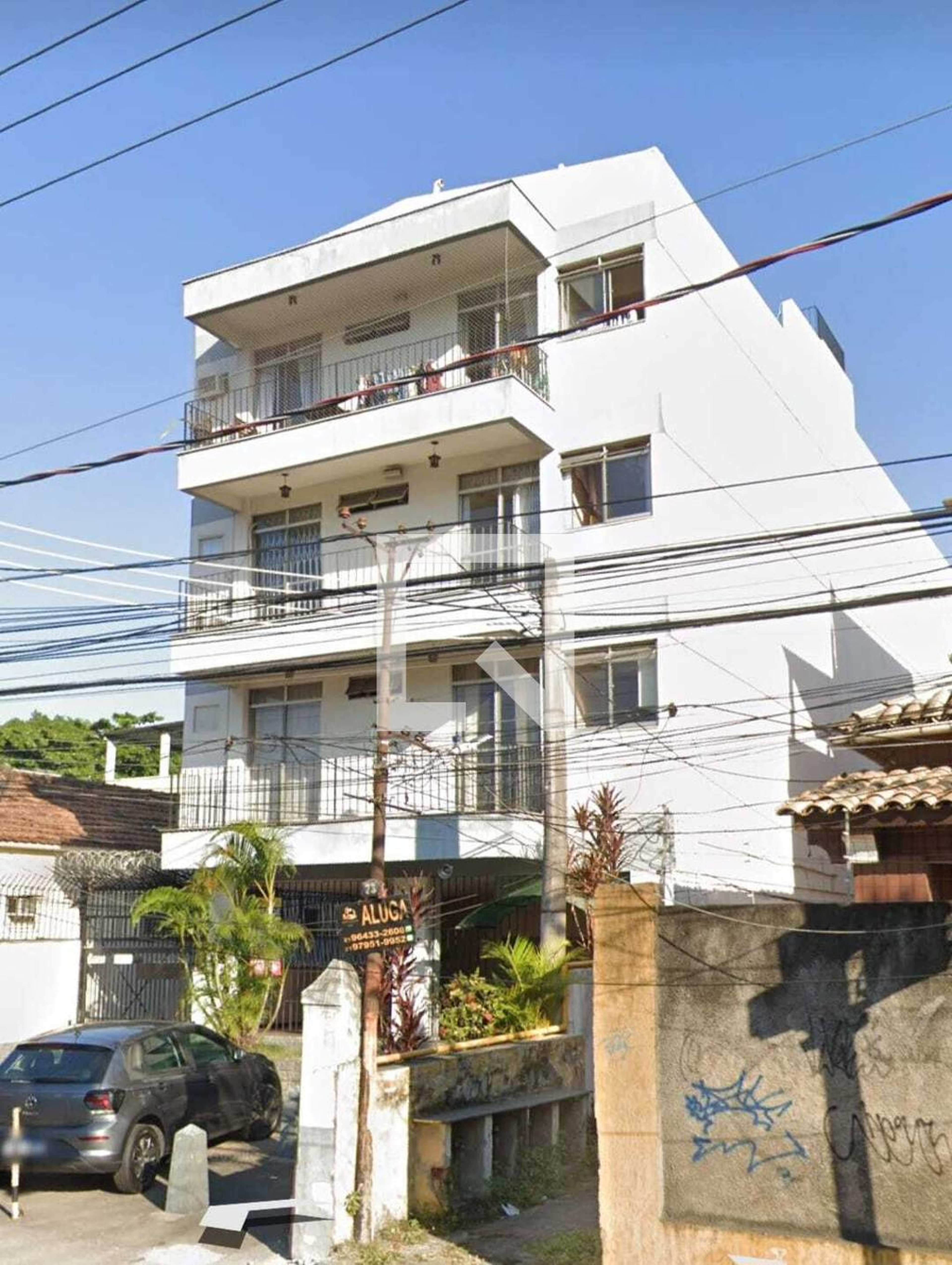 Fachada Condomínio em Rua Clarimundo de Melo, 71