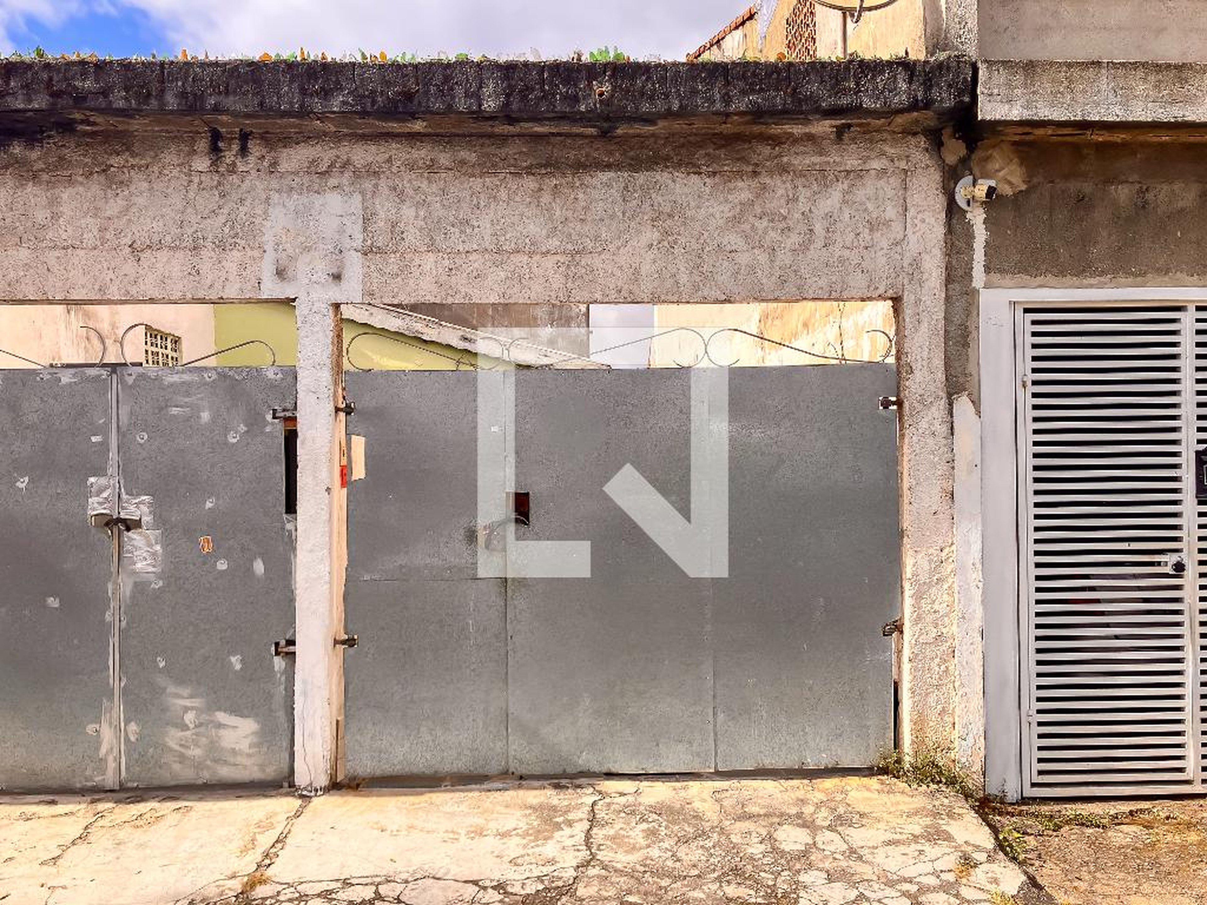 Fachada Condomínio em Rua Luís Rosseti, 561