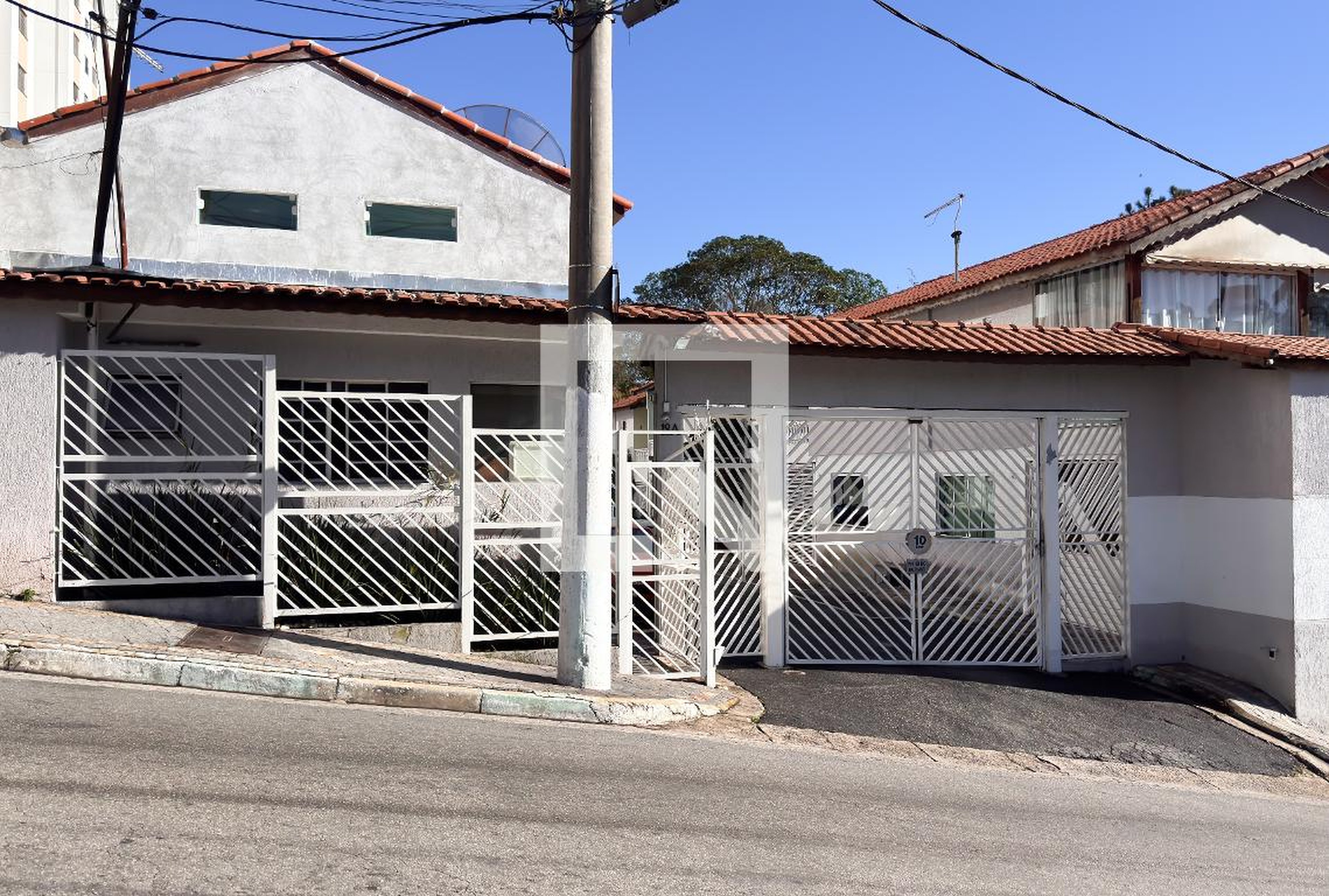 Fachada do Condomínio Condomínio Village