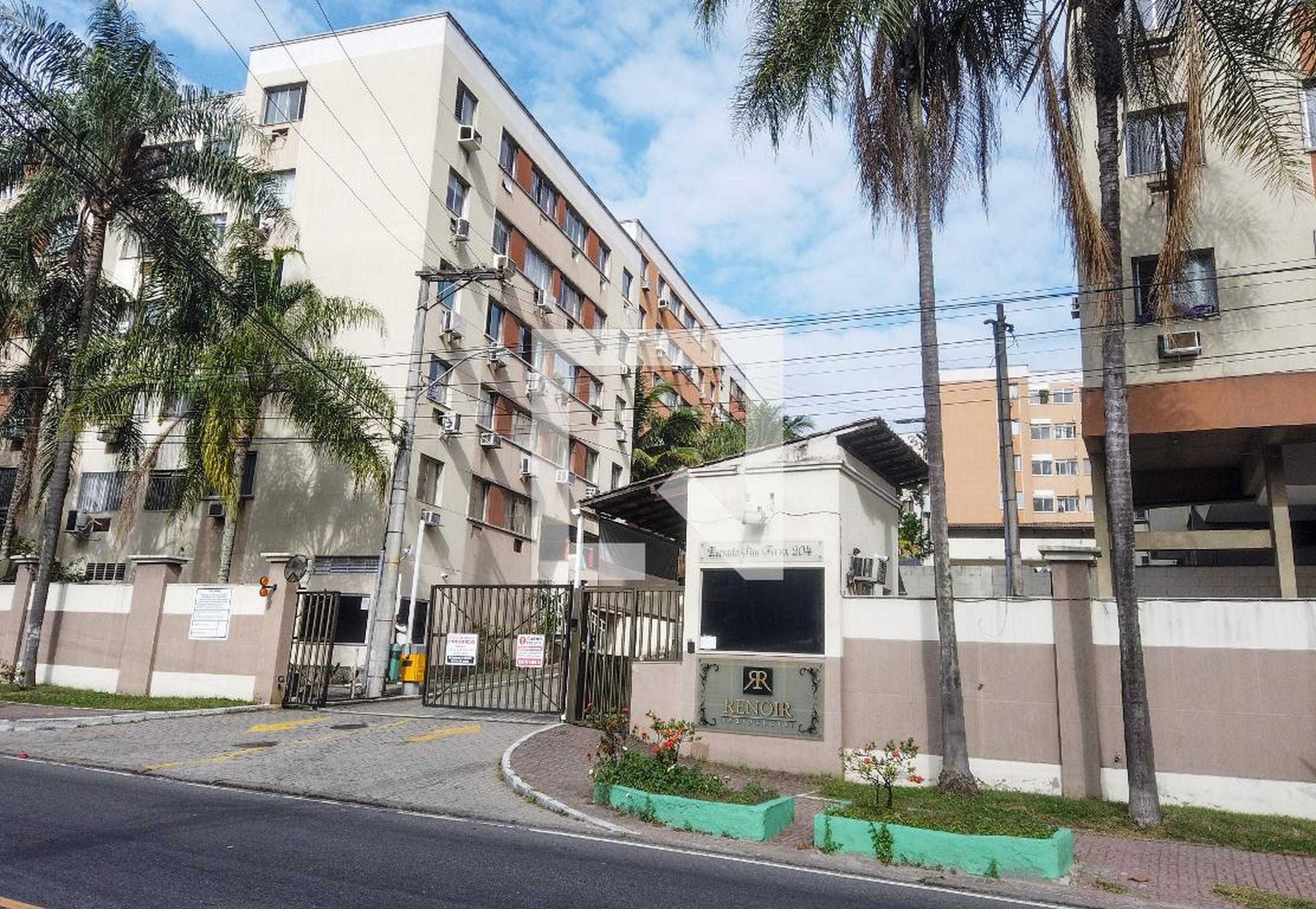 Fachada Condomínio em Estrada do Pau-Ferro, 501