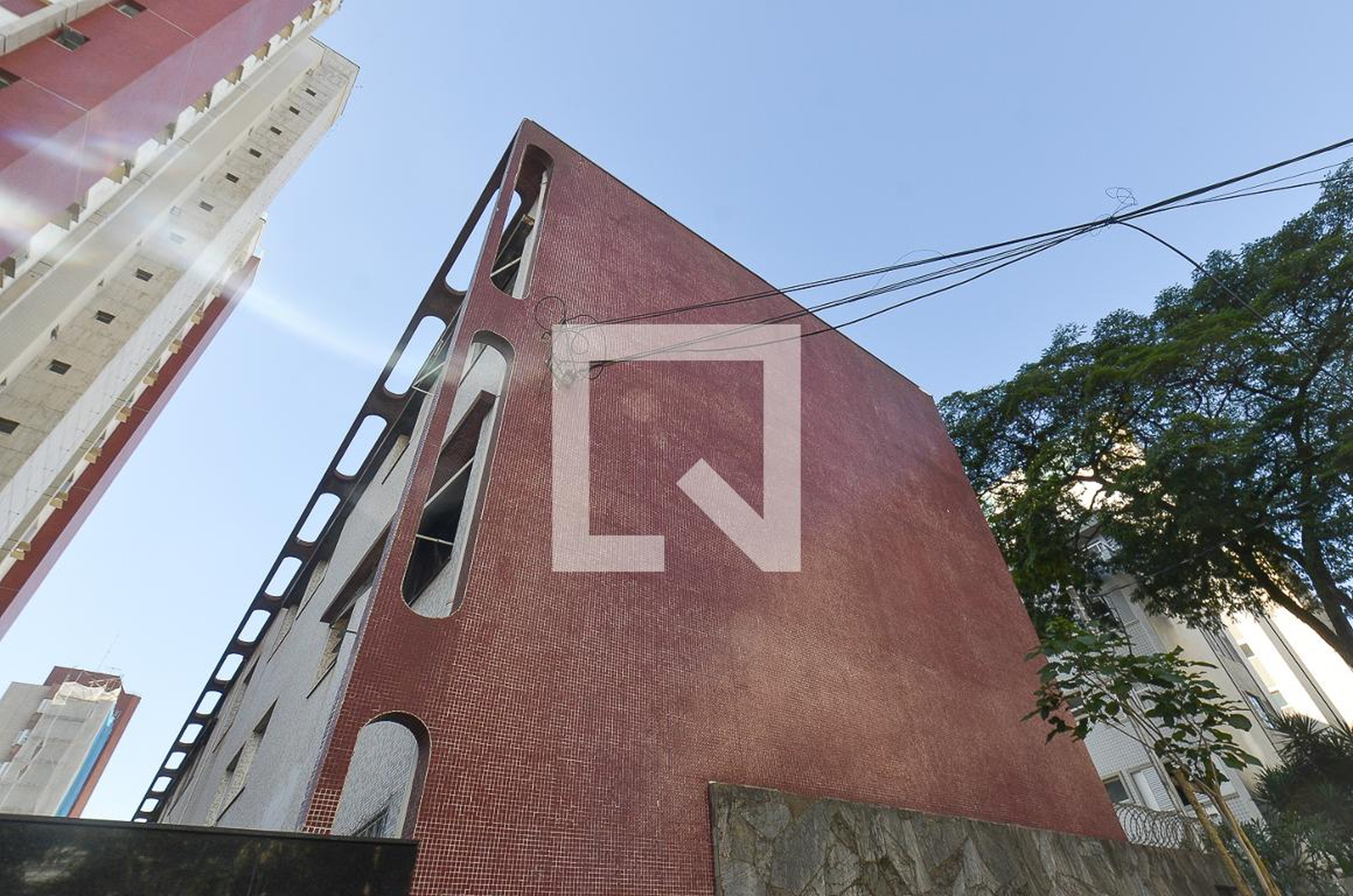 Fachada Condomínio em Rua Carangola, 75