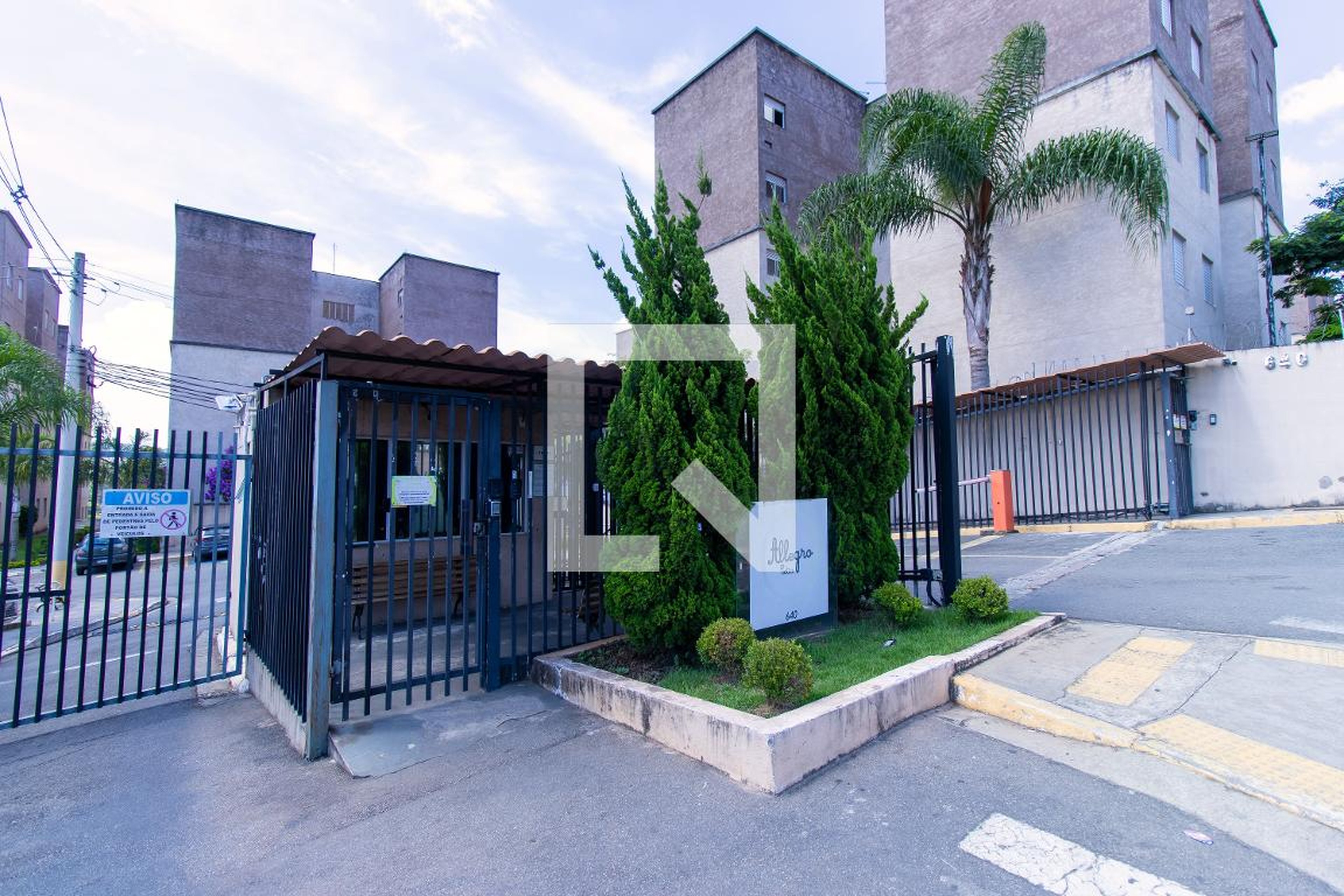 Fachada do condomínio Condomínio Allegro Cotia