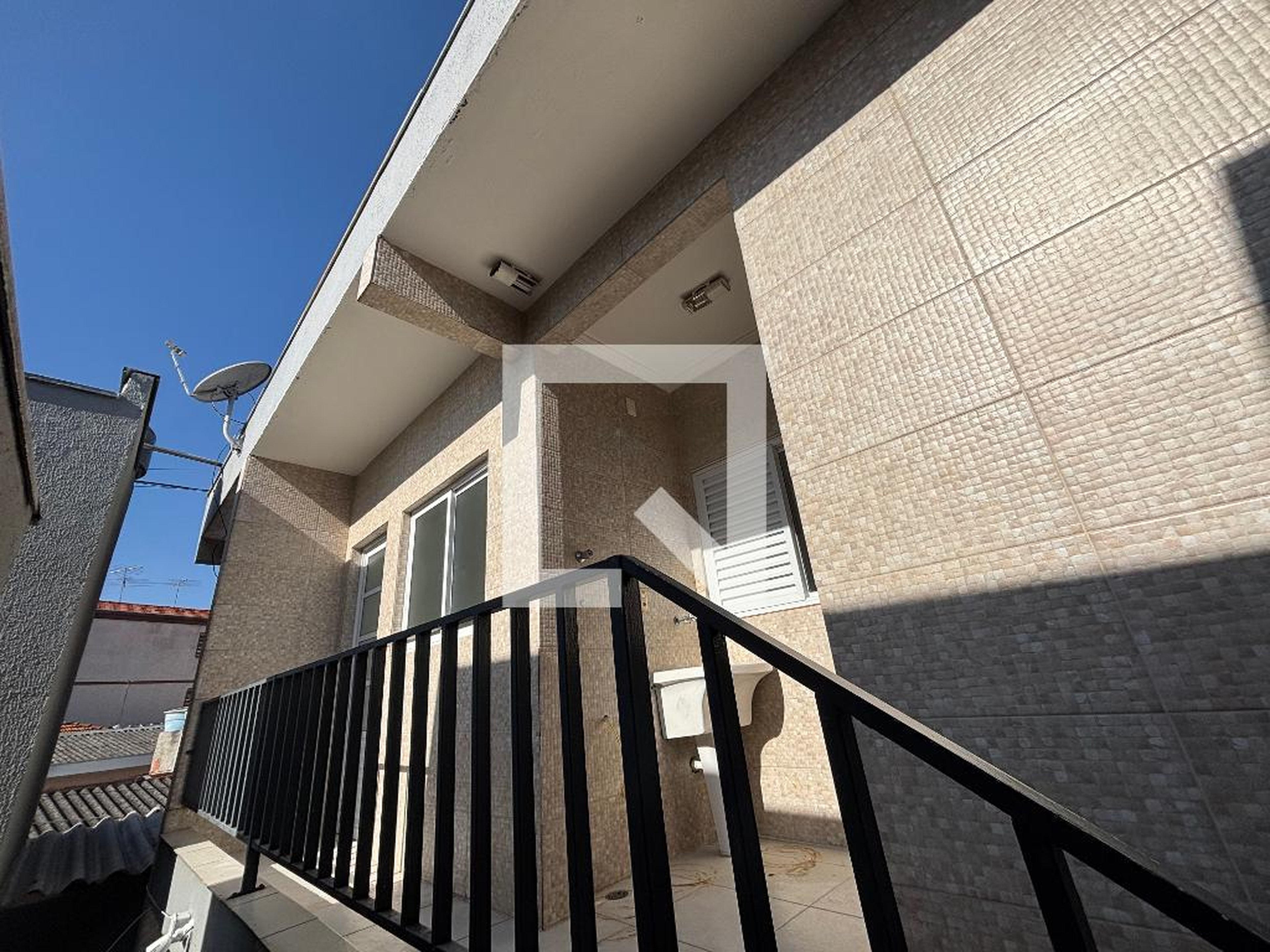 Fachada Condomínio em Rua Rodrigues Sanches, 60