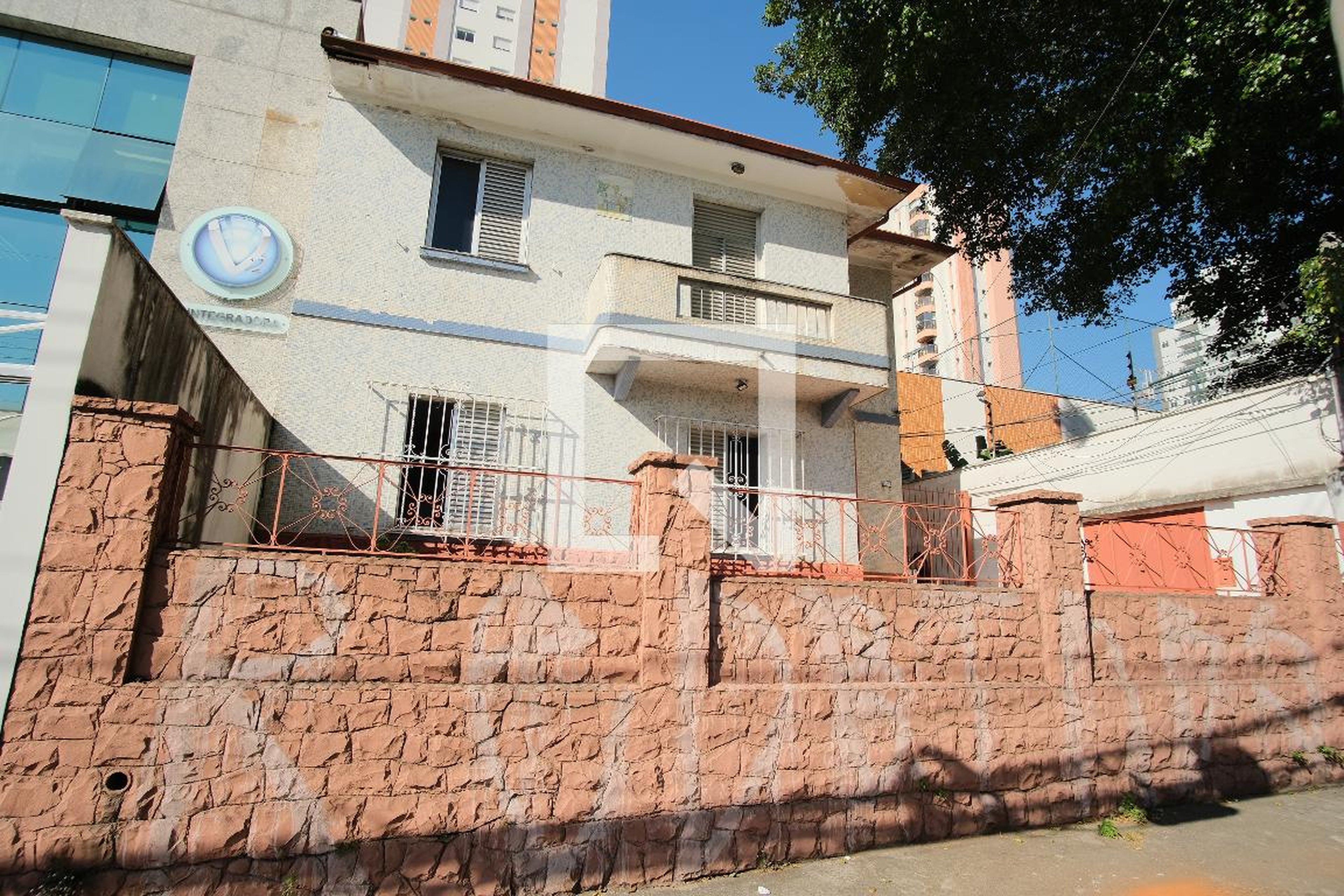 Fachada Condomínio em Rua Azevedo Soares, 158