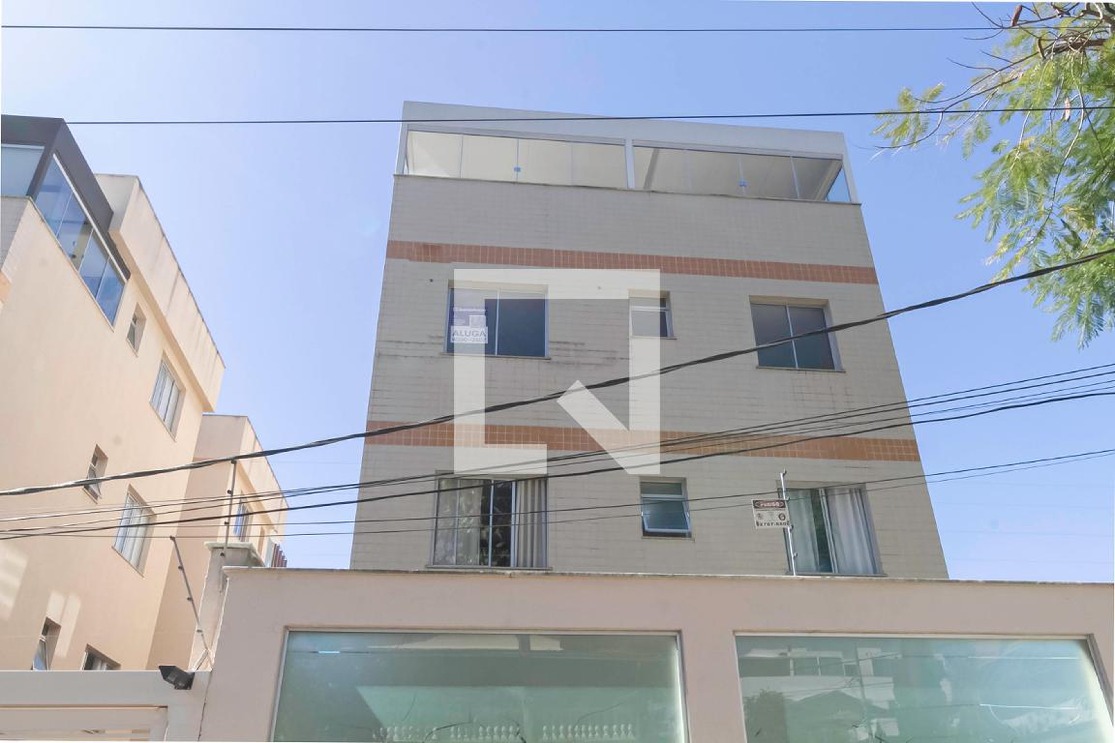 Fachada Condomínio em Rua Ministro Oliveira Salazar, 1306