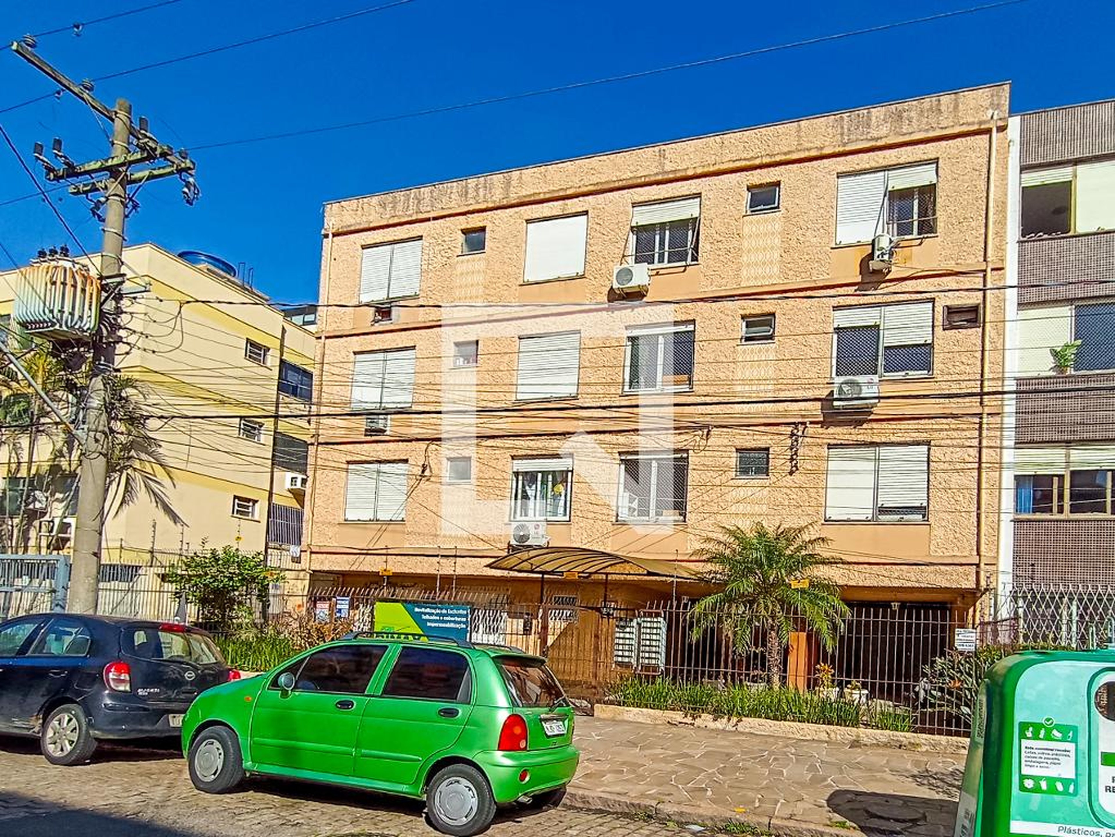 Fachada Condomínio em Rua Dezessete de Junho, 733