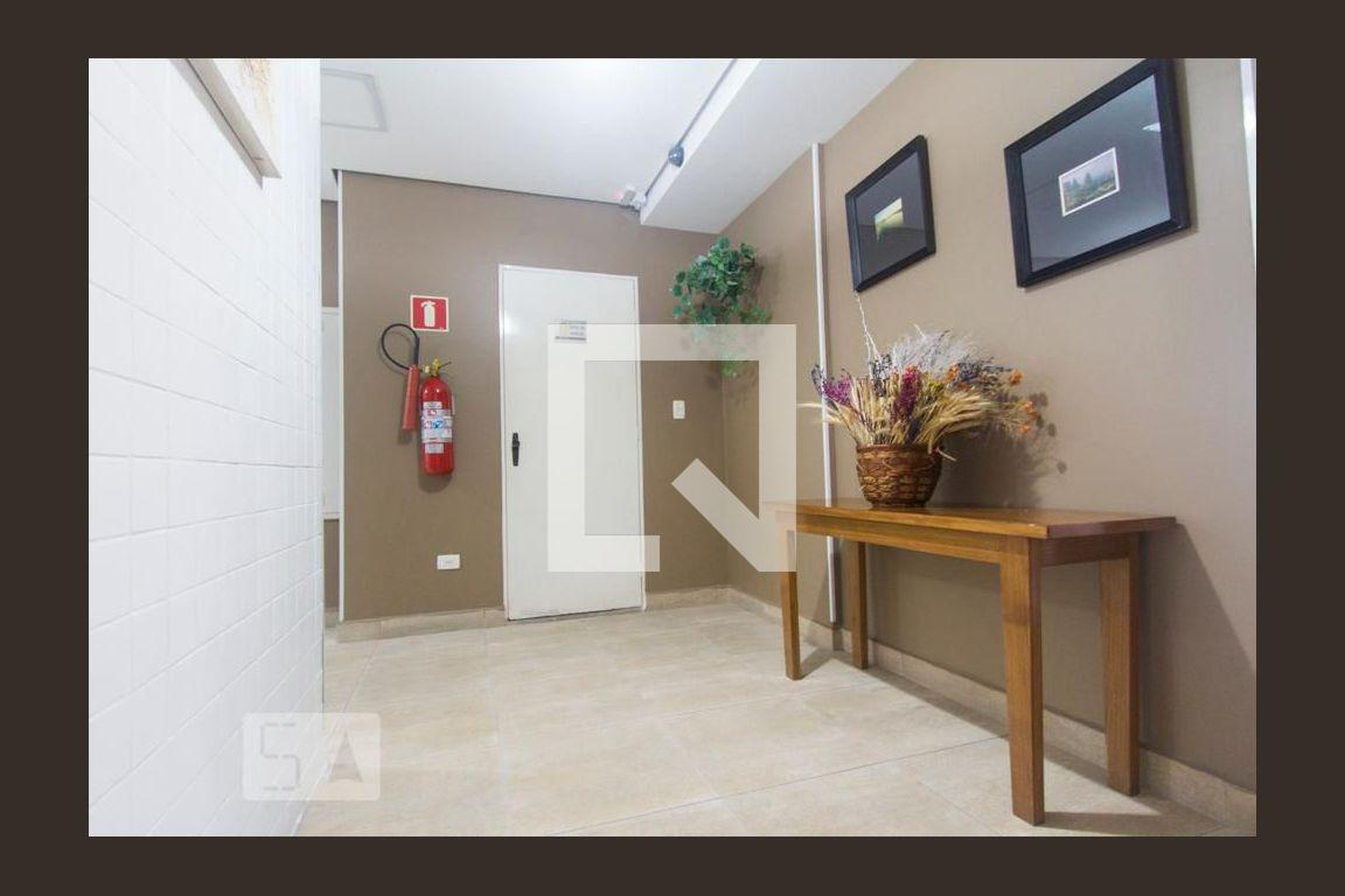 Hall - Chambertin