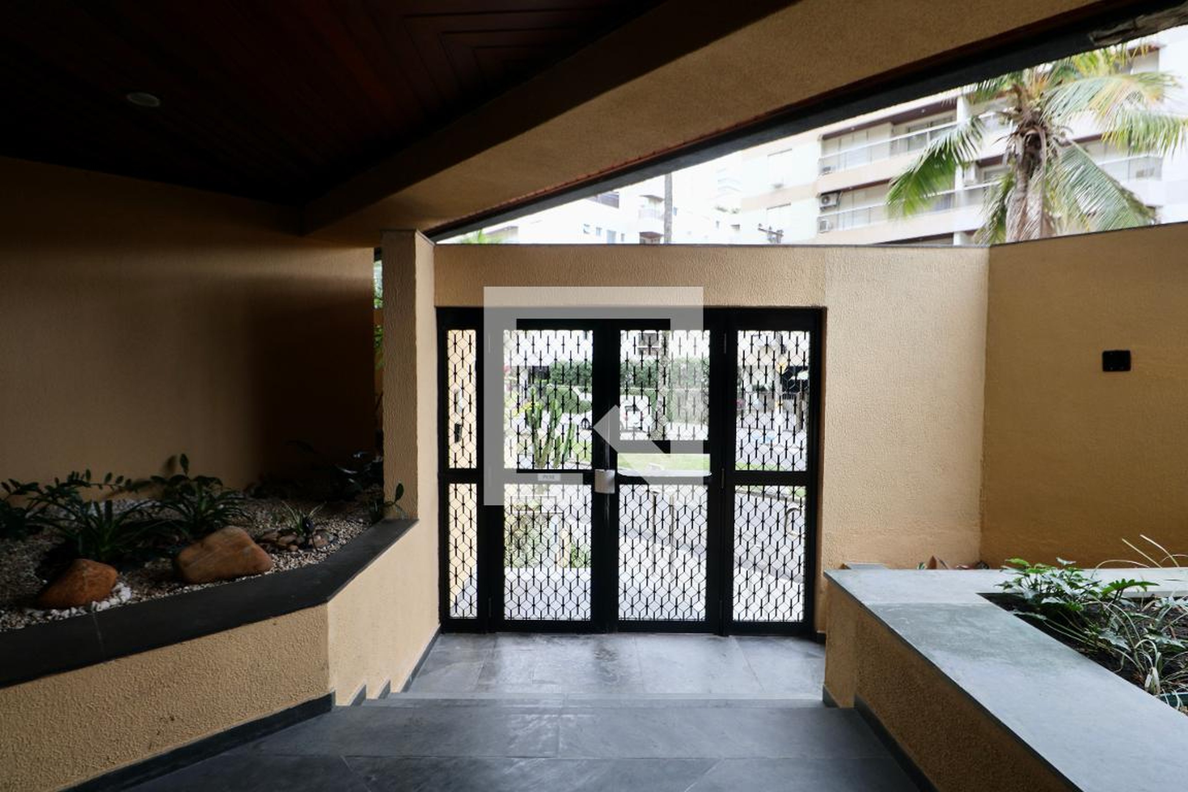 Fachada Condomínio em Rua Chile, 225