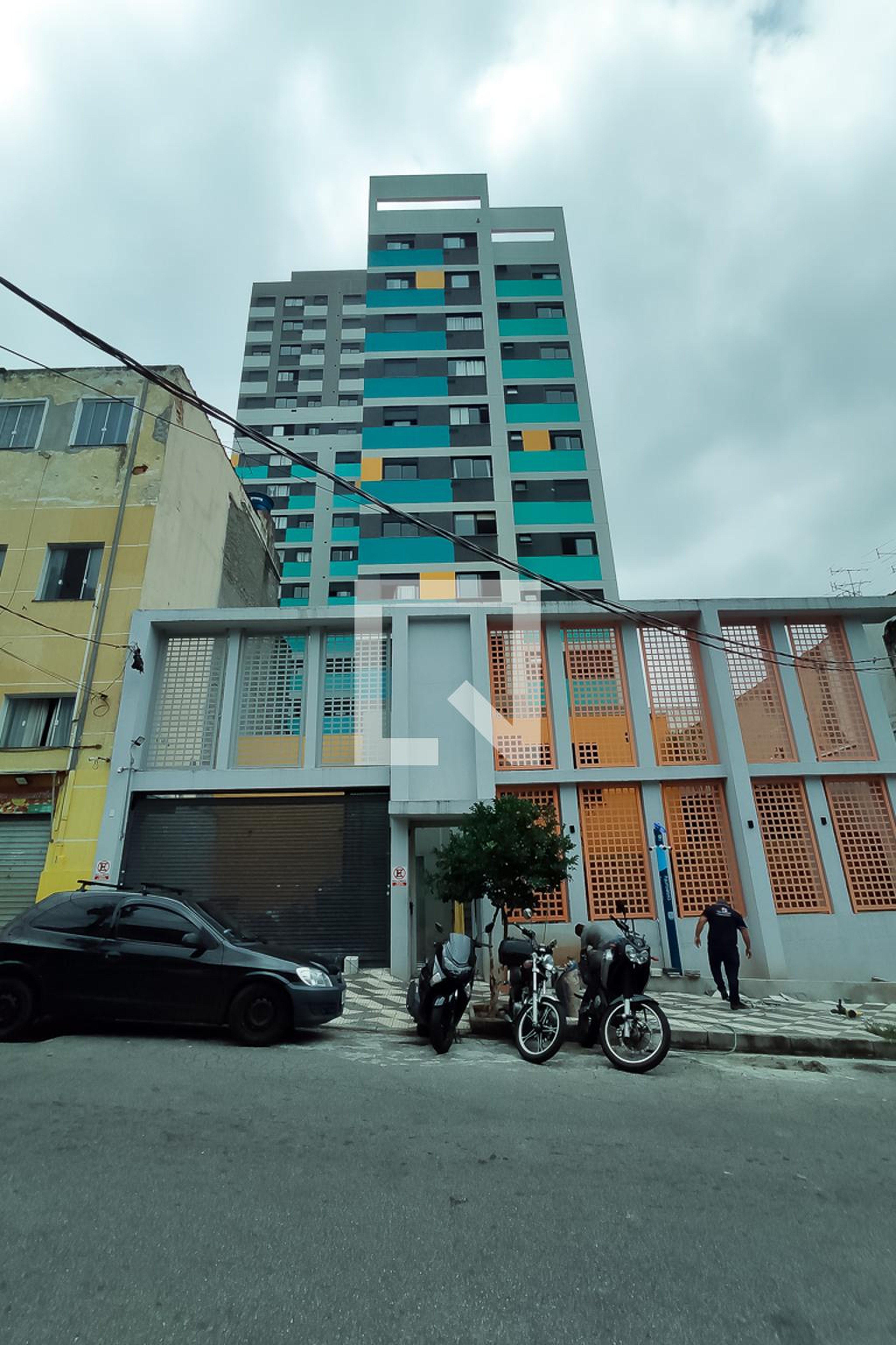 Fachada Condomínio em Rua Luiz Porrio, 315