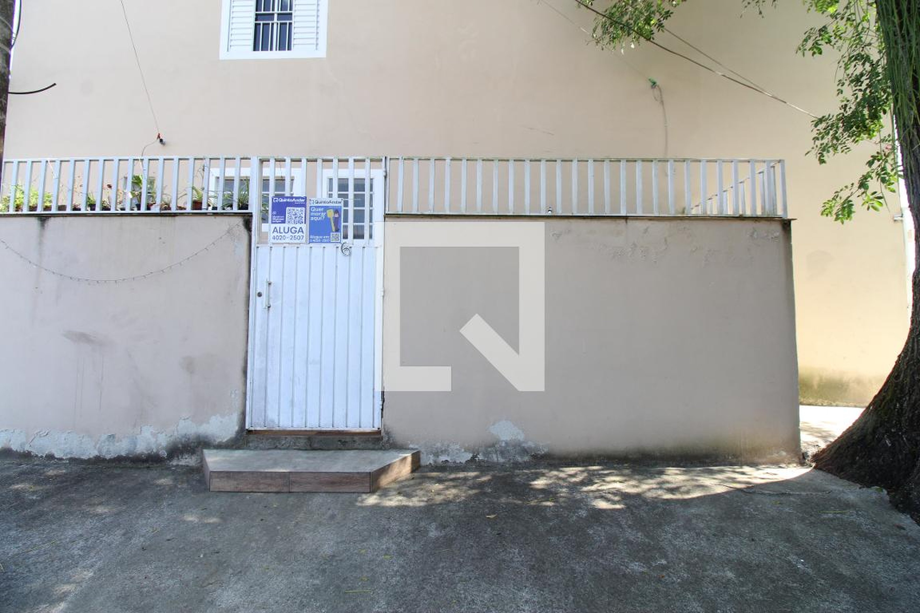 Fachada Condomínio em Rua Agostinho dos Santos, 185