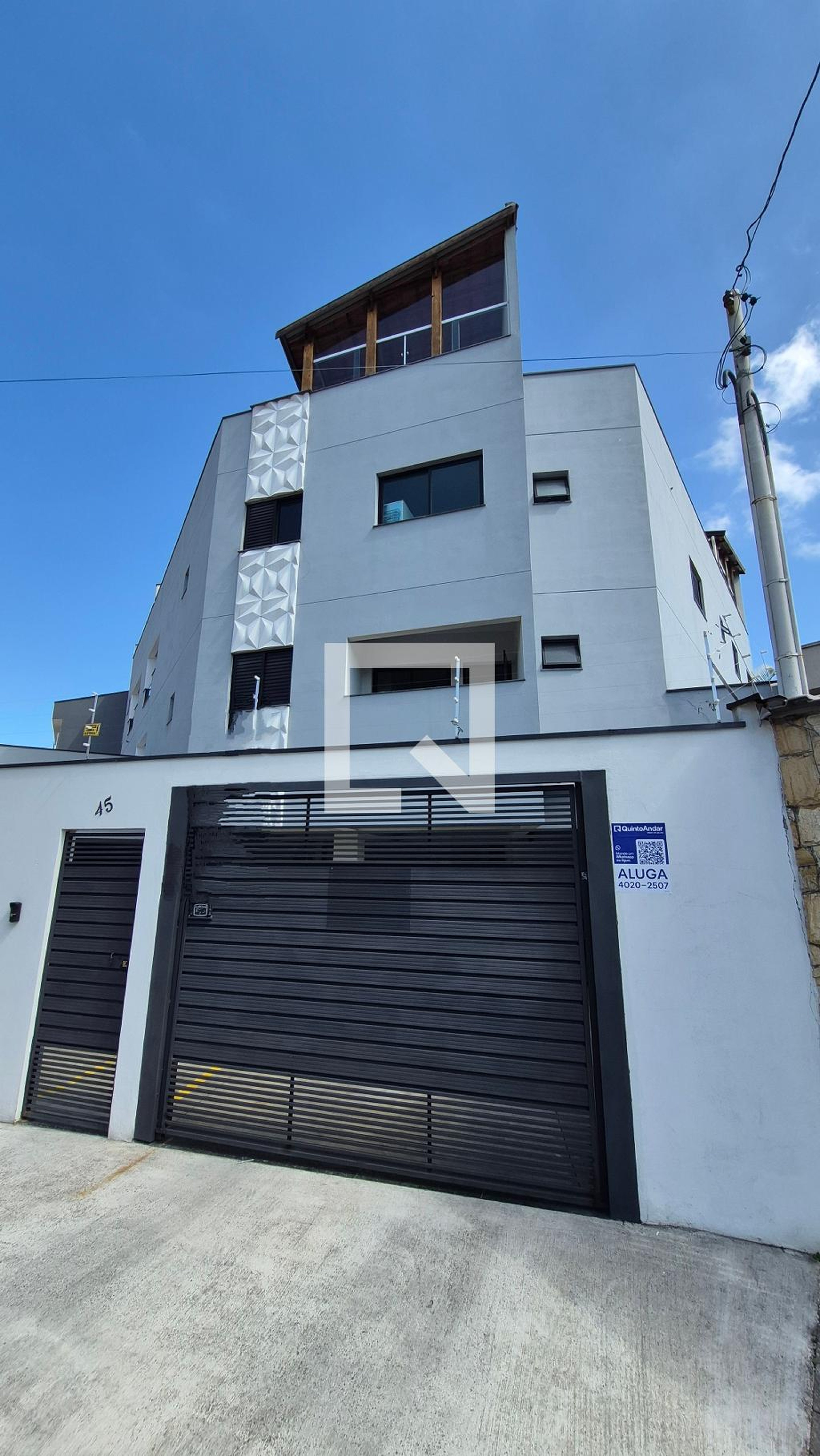 Fachada Condomínio em Rua Líra, 45