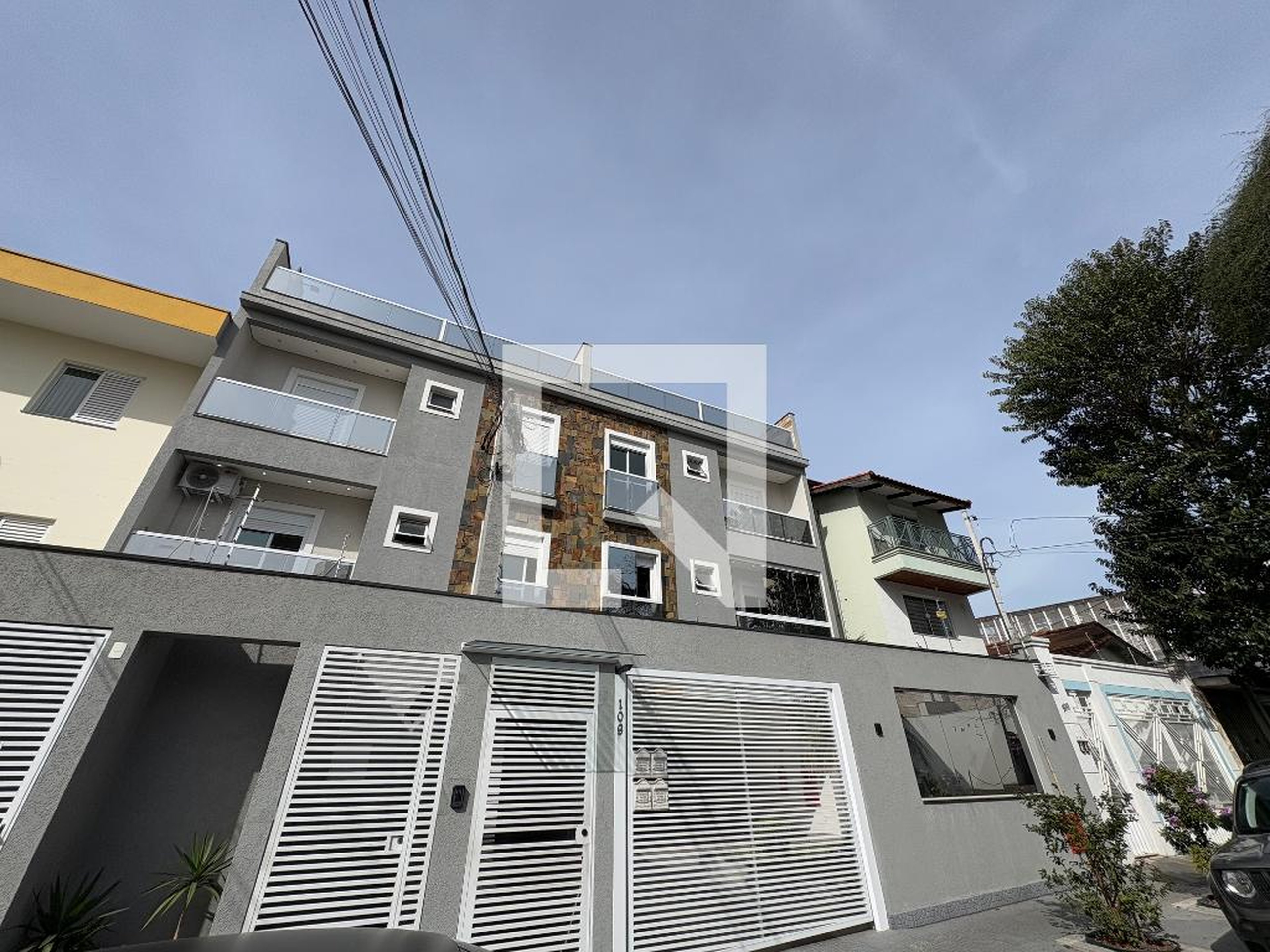 Fachada Condomínio em Rua Itapeti, 108