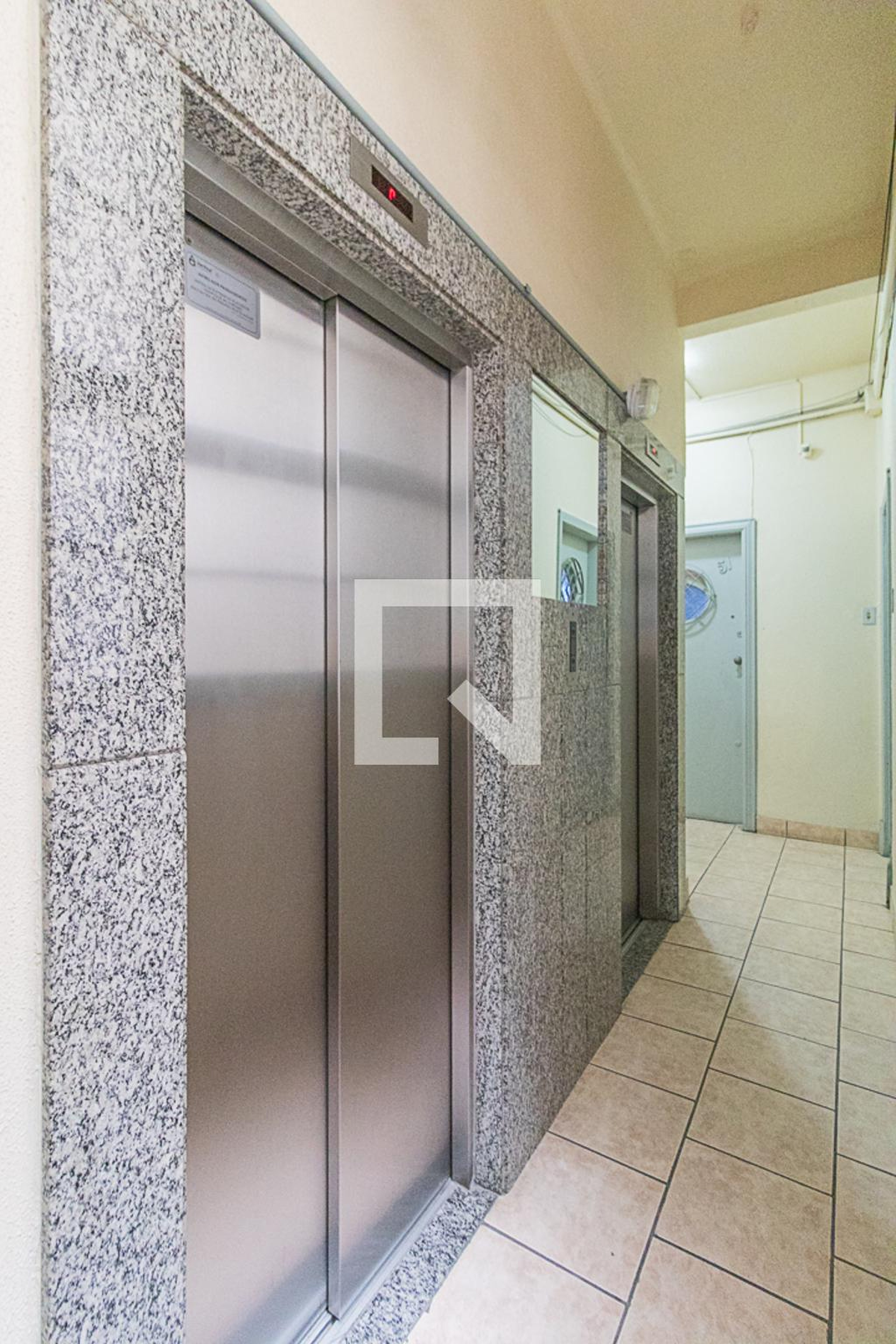 Elevador Condomínio em Rua Doutor Flores, 190