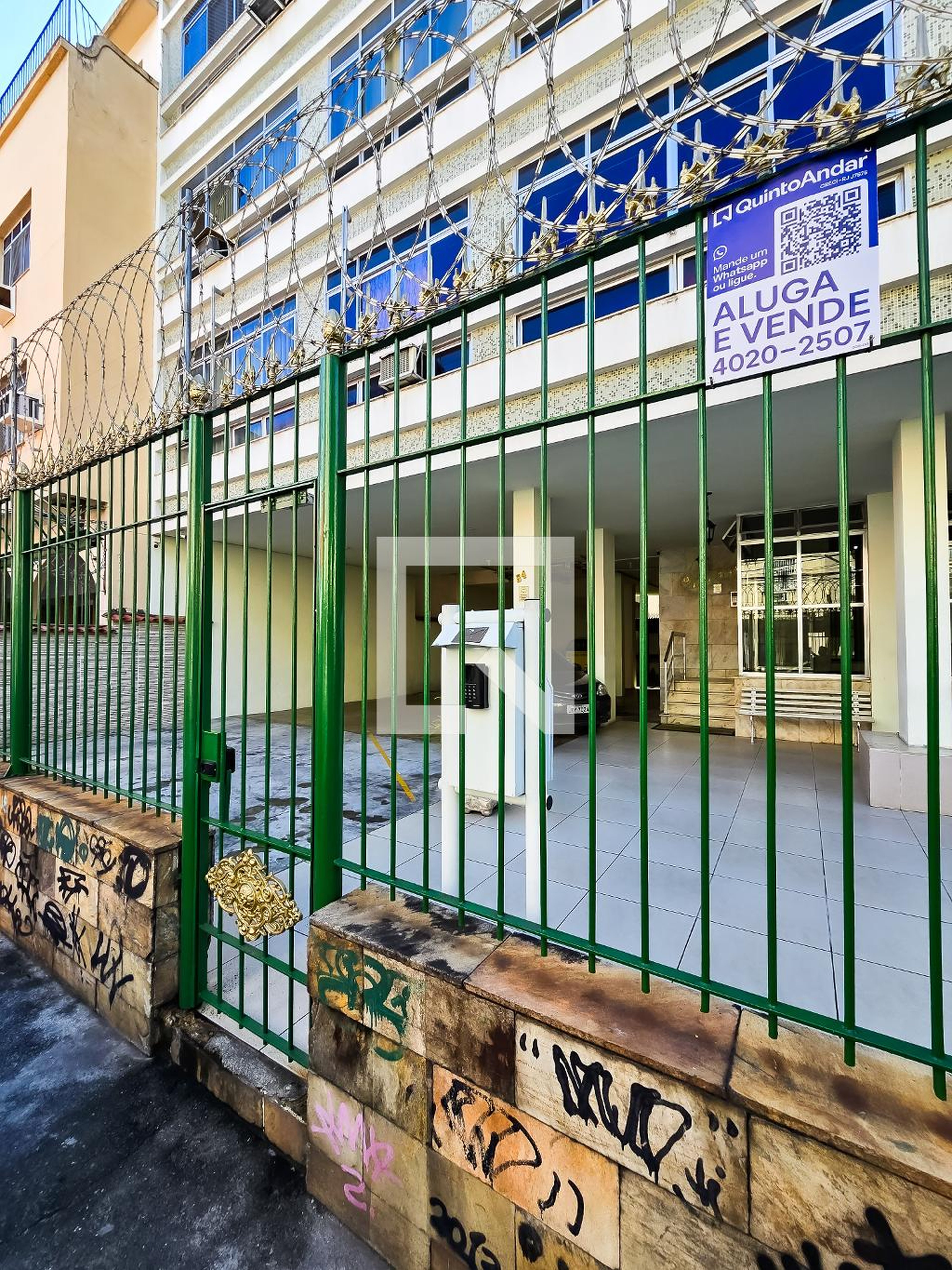 Fachada Condomínio em Rua Jacinto, 64