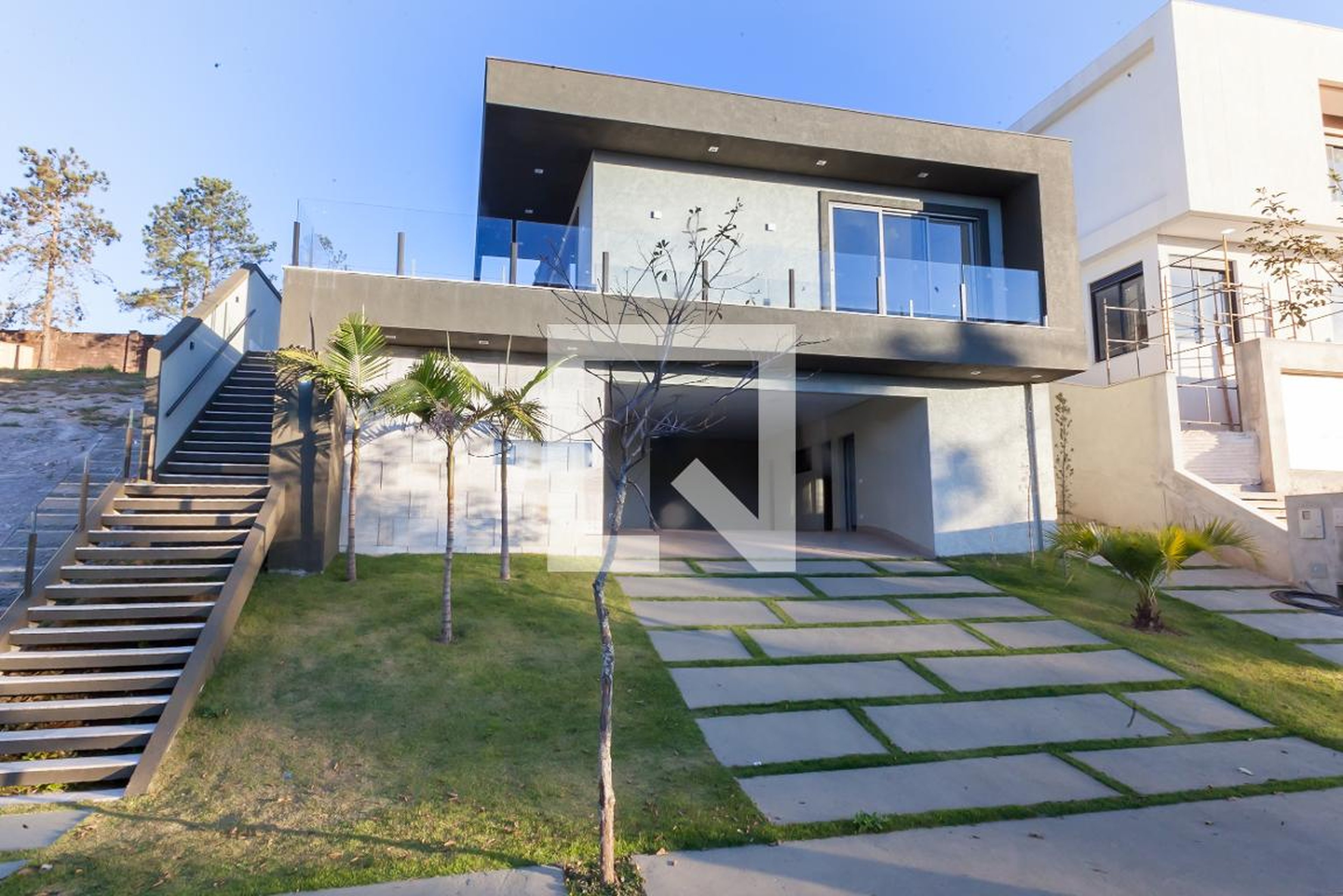 Fachada Condomínio em Rua Esmeralda, 1460