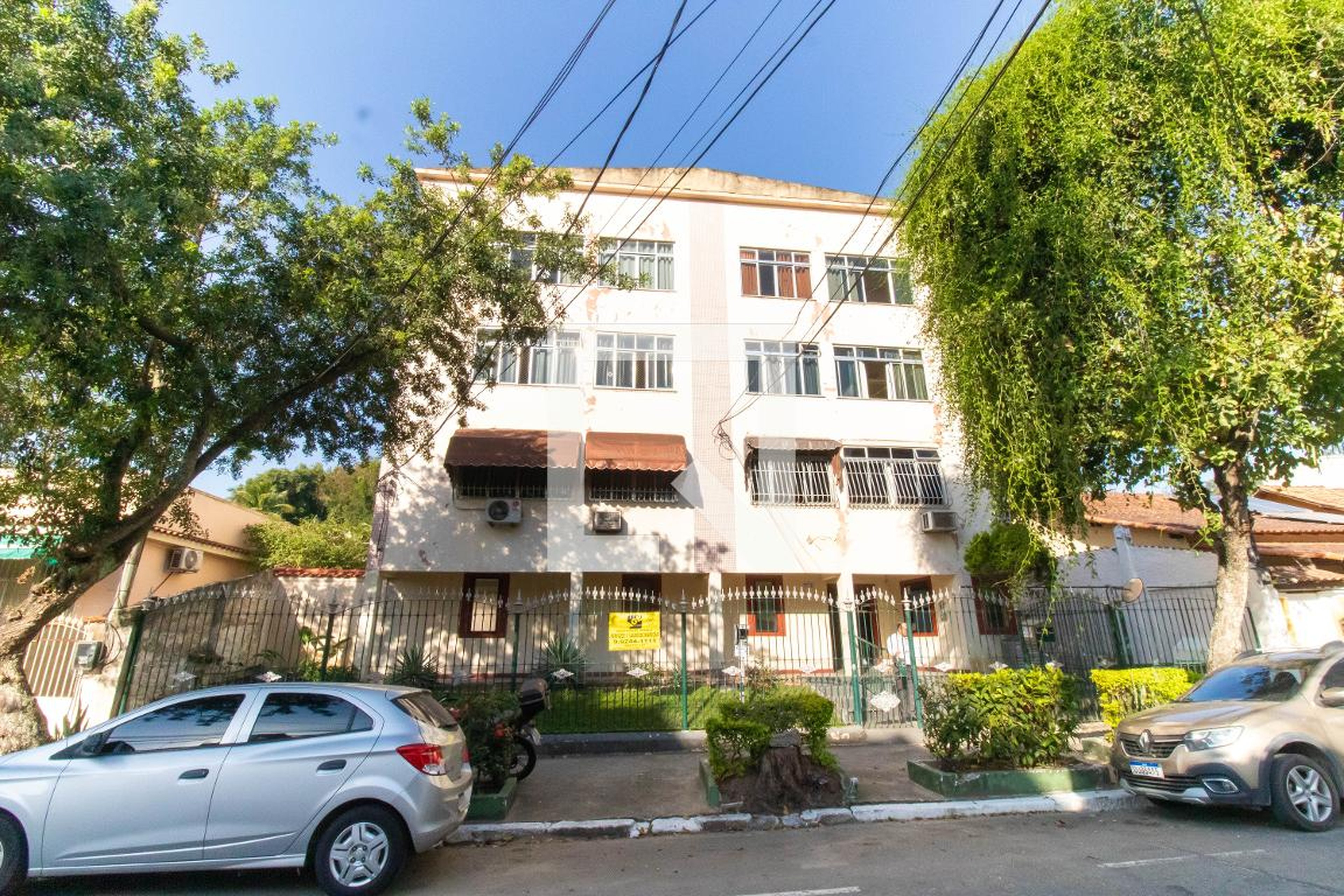 Fachada Condomínio em Rua Leite Ribeiro, 107