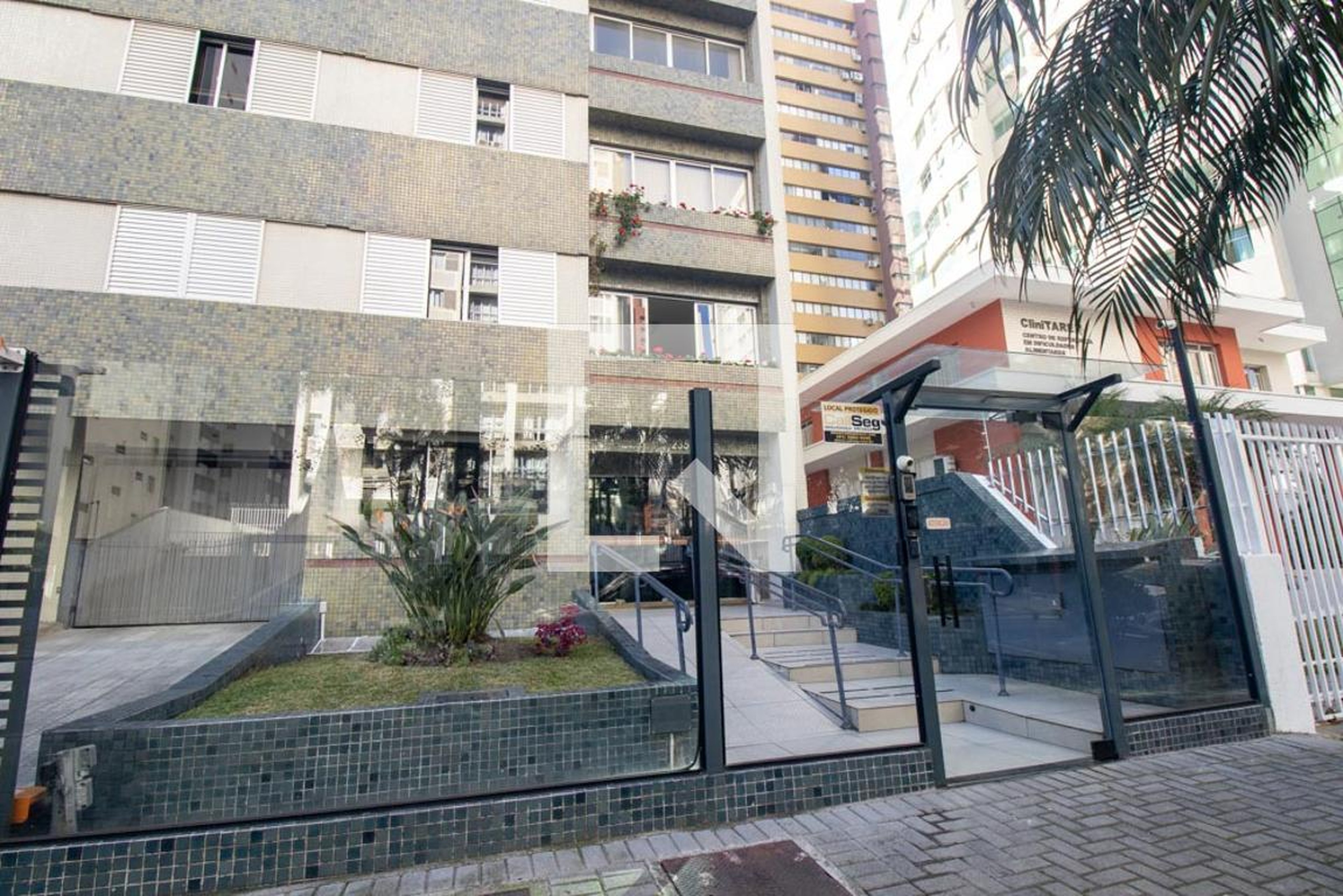 Fachada do Condomínio Condomínio em Rua Pasteur, 235