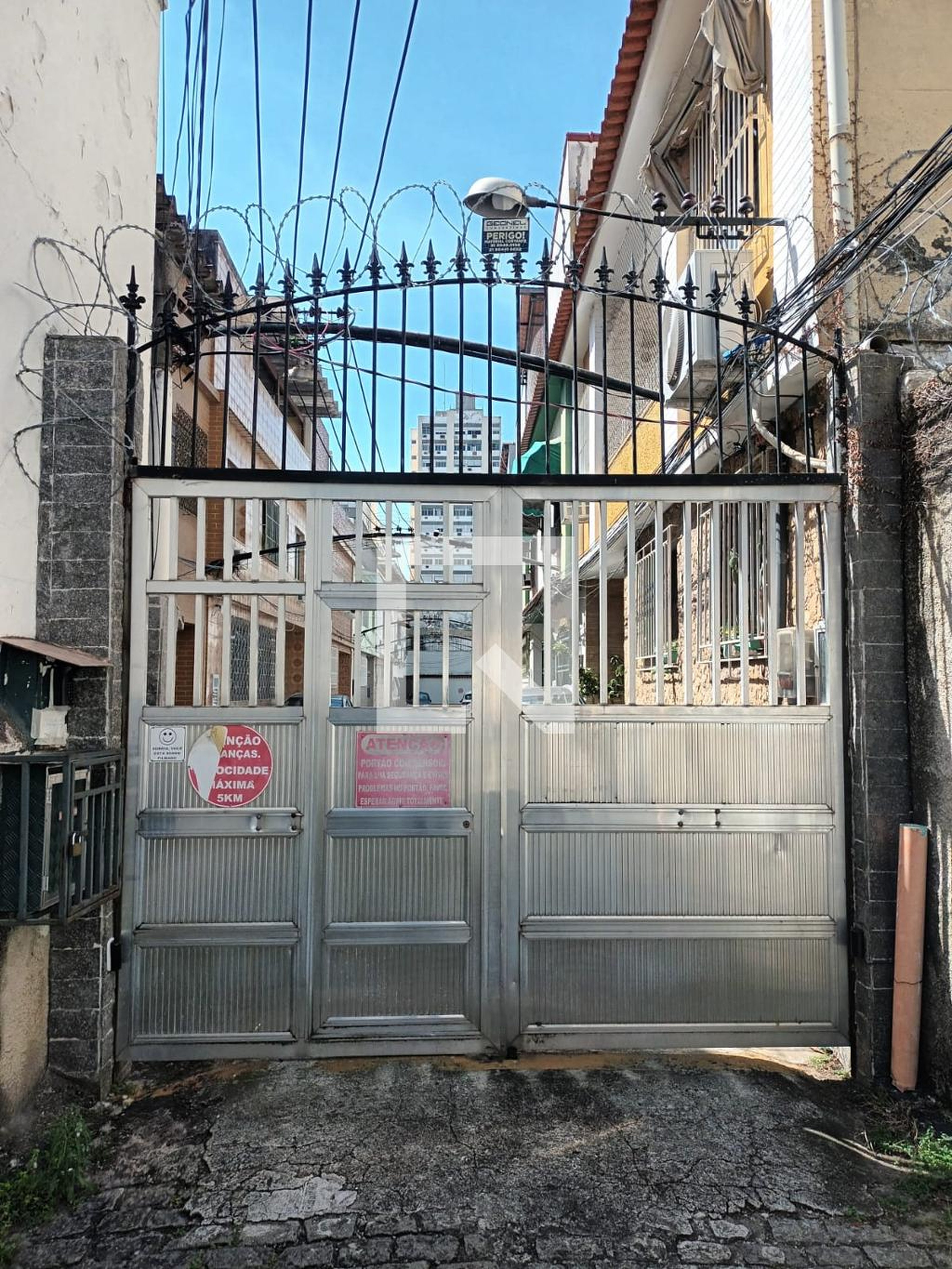 Fachada Condomínio em Rua Fábio Luz, 463