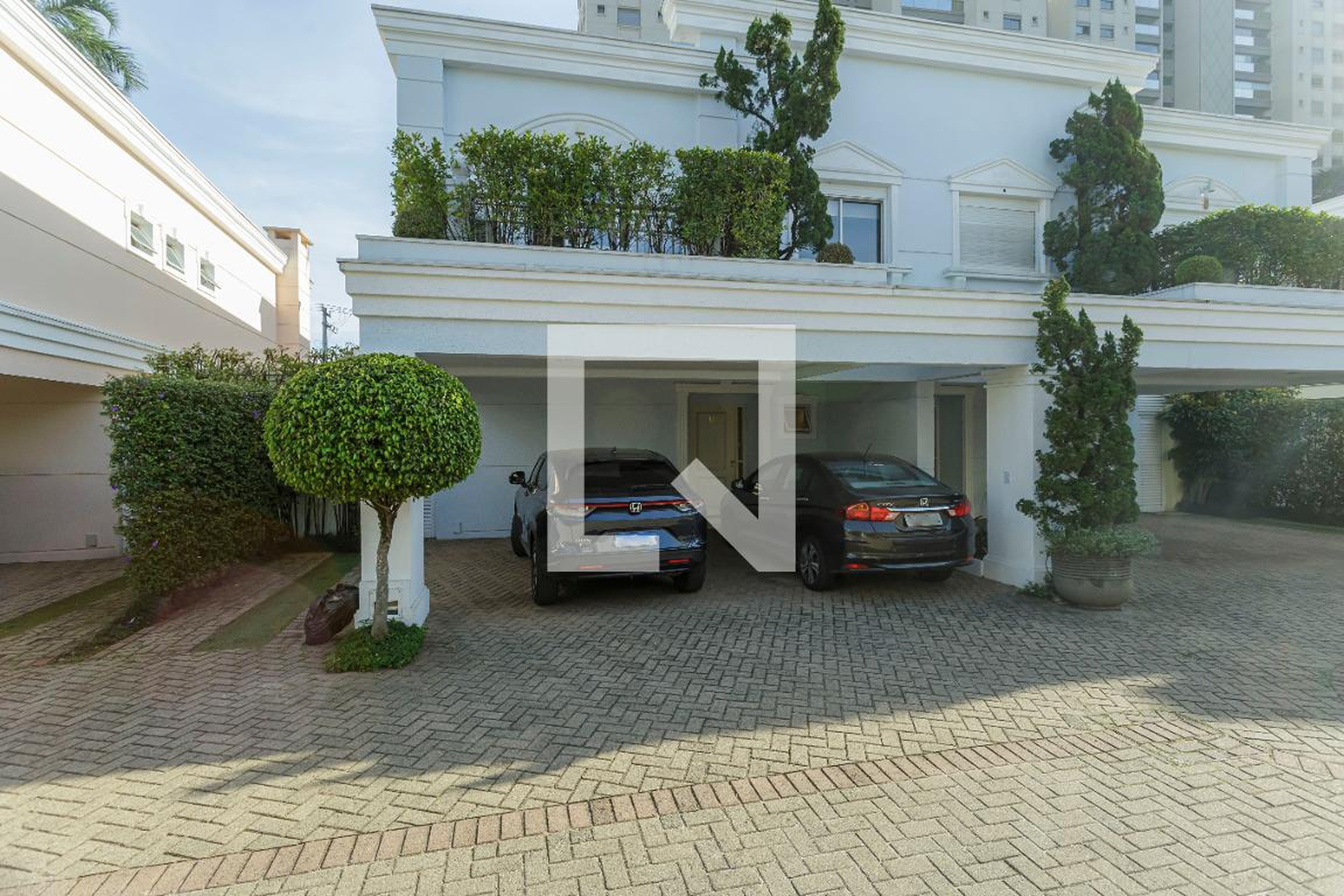 Fachada Condomínio em Avenida Piassanguaba, 80