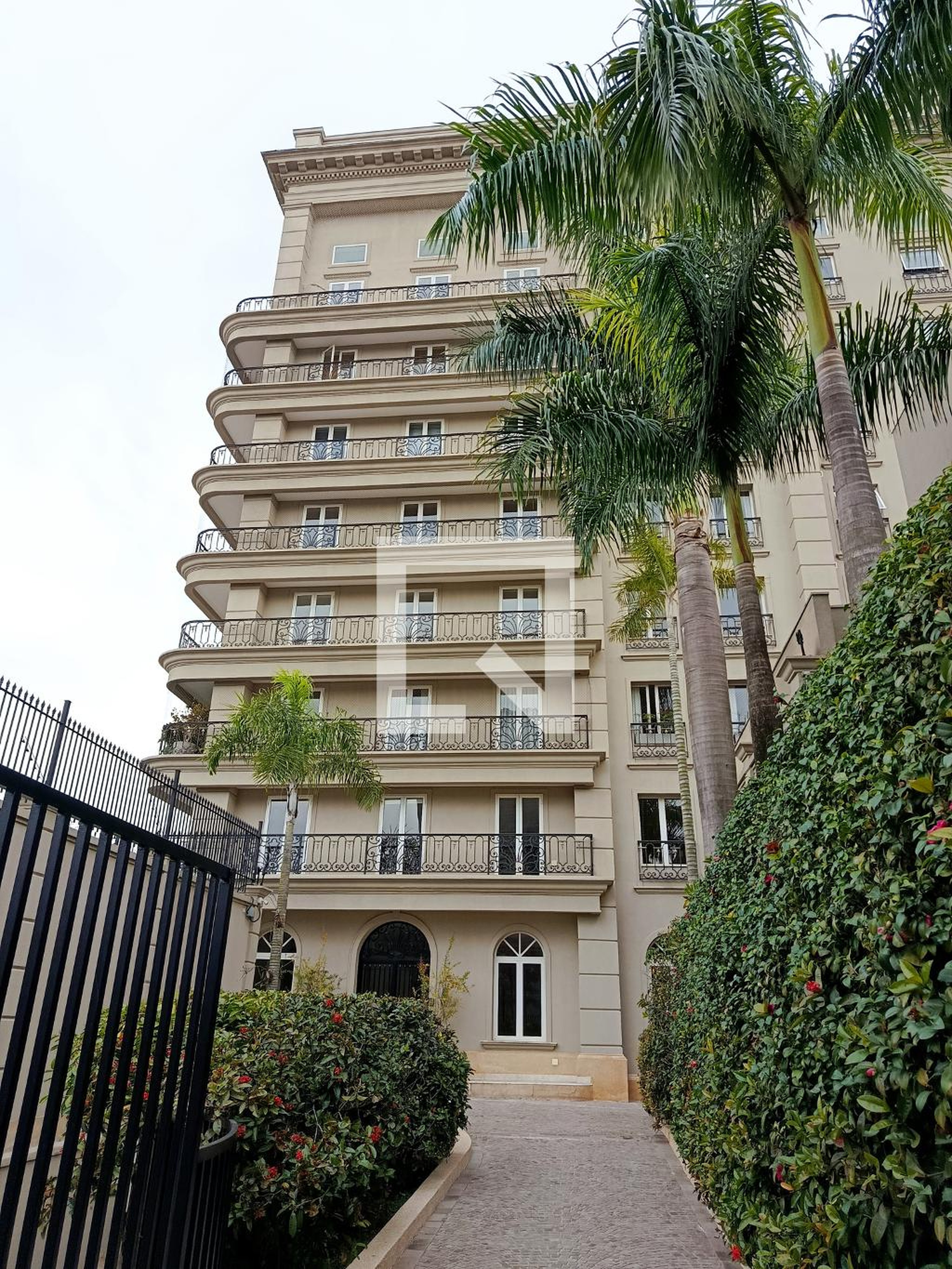 Fachada Condomínio Maison D Orleans