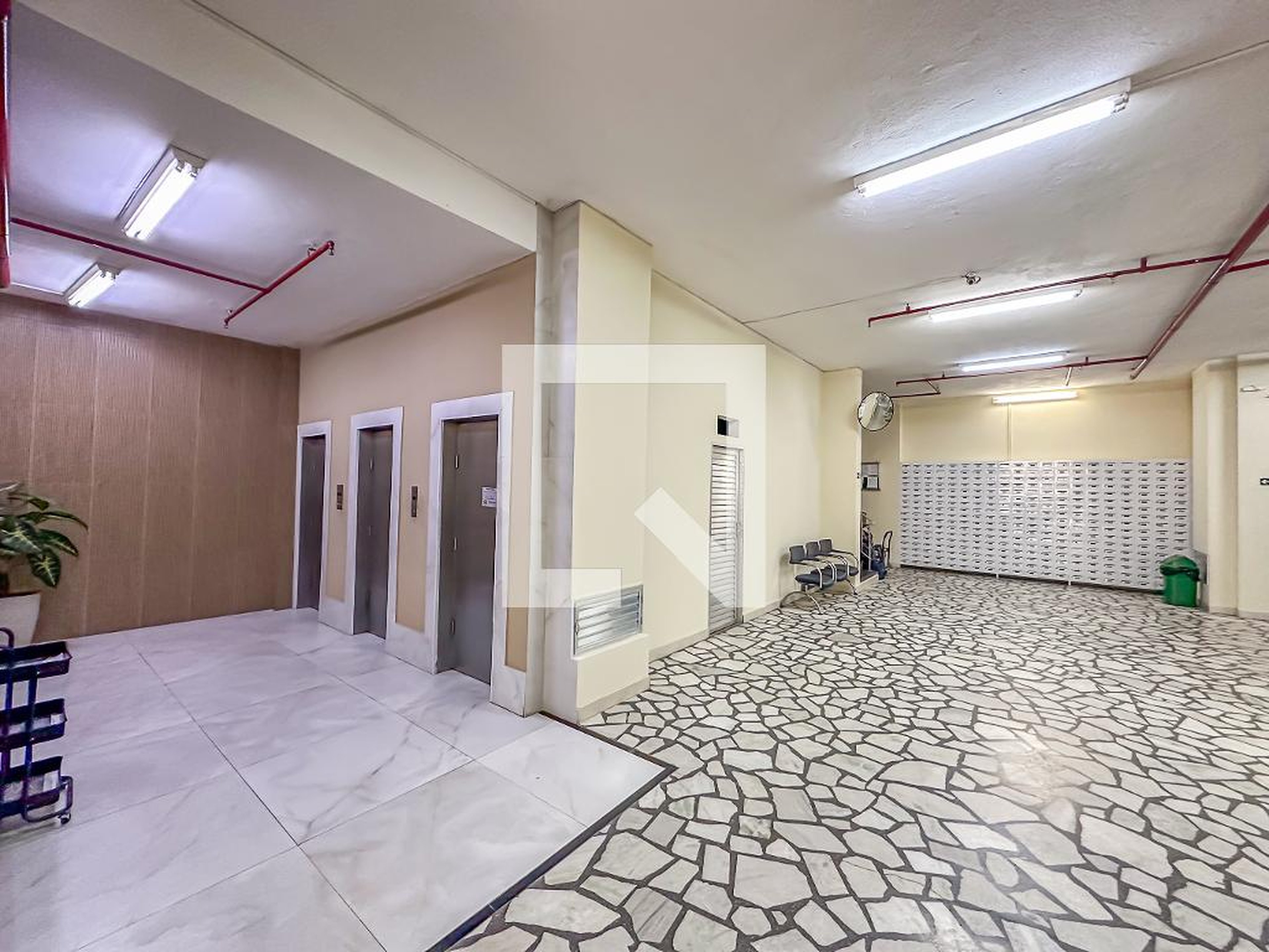 Hall de Entrada - Edifício Centro Comercial Catete