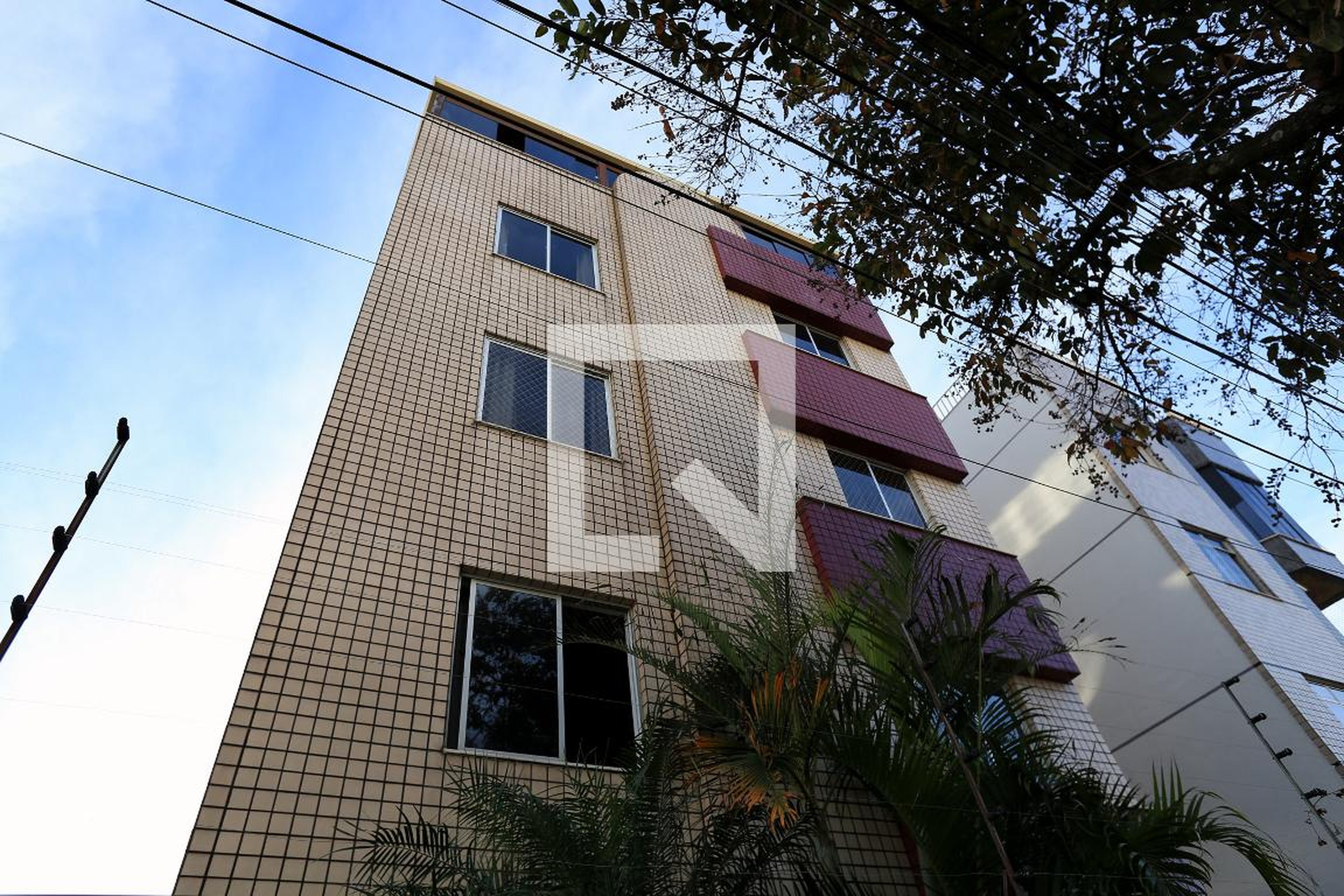 Fachada Condomínio em Rua Dias da Mota, 41