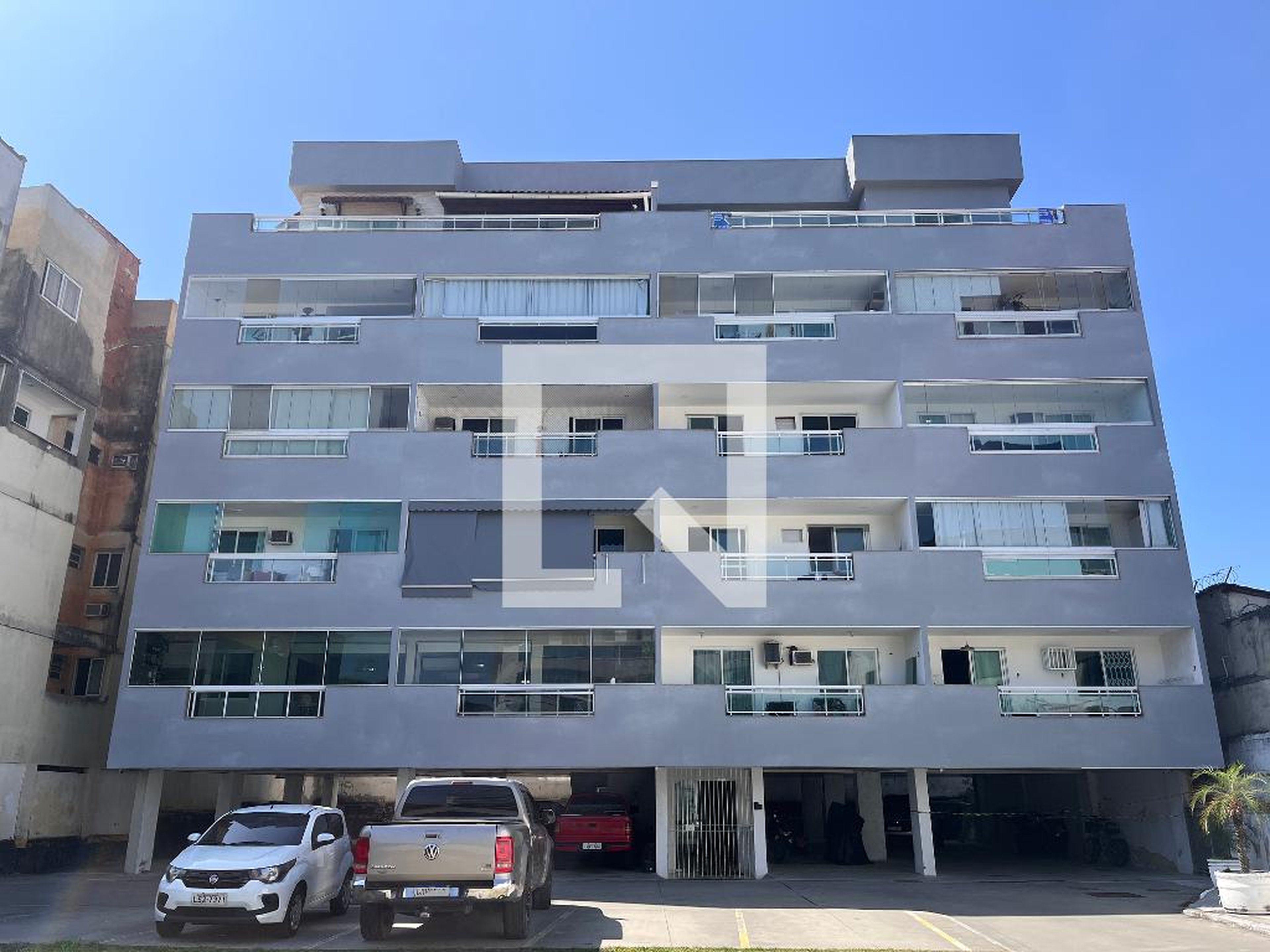 Fachada Condomínio em Rua Geraldo Irineo Joffily, 85