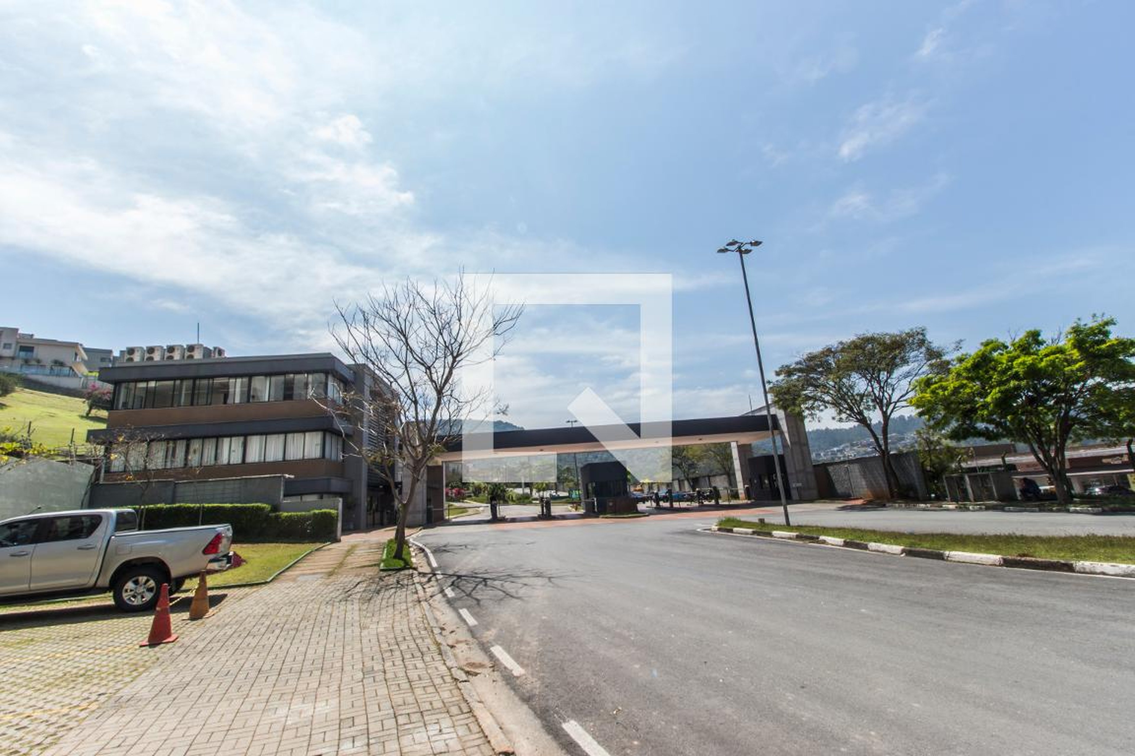 Fachada do Condomínio Condomínio em Alameda Monte Pascoal, 202