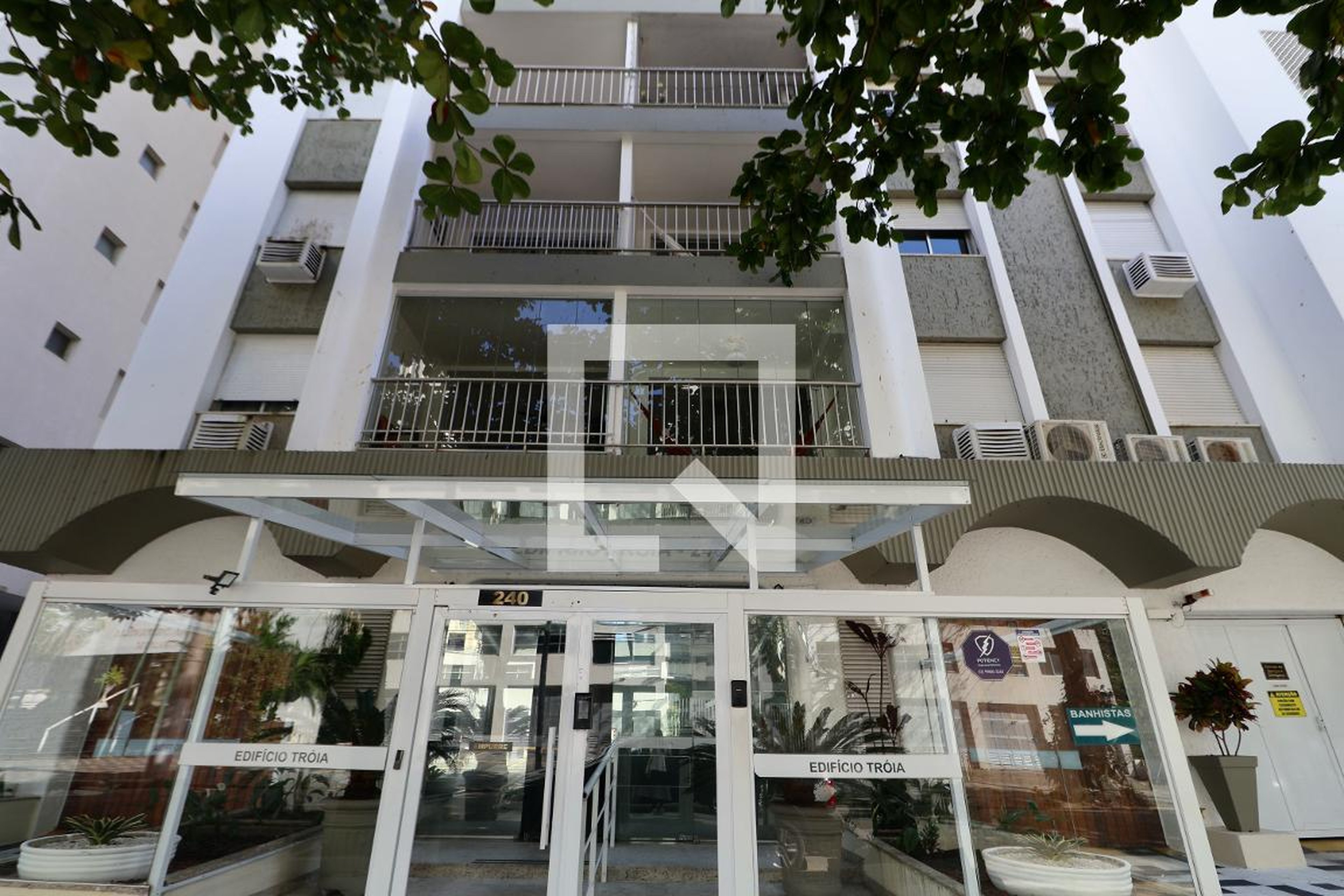 Fachada Condomínio em Rua Mario Ribeiro, 420