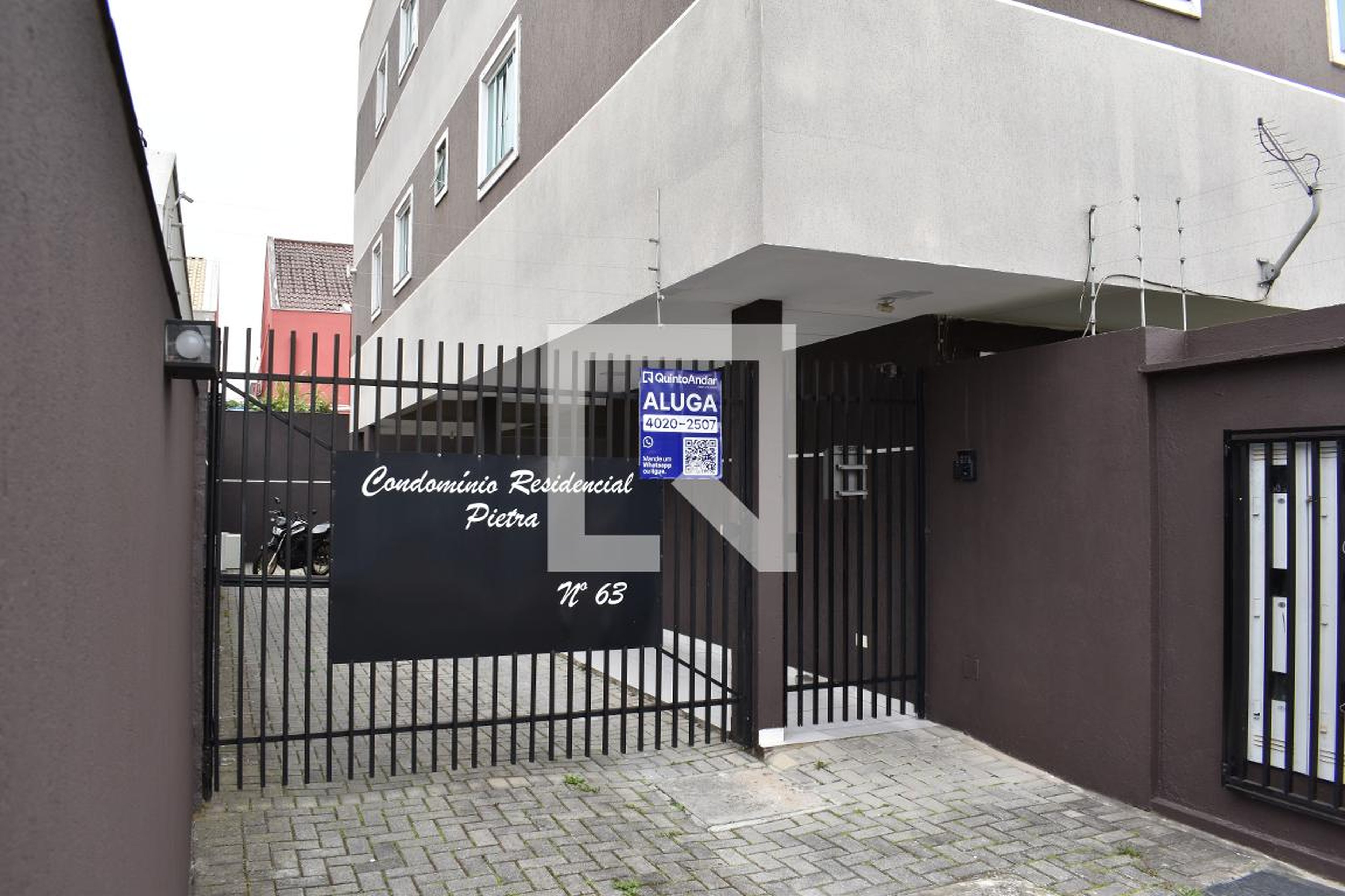 Fachada Condomínio em Rua João Gribogi, 63