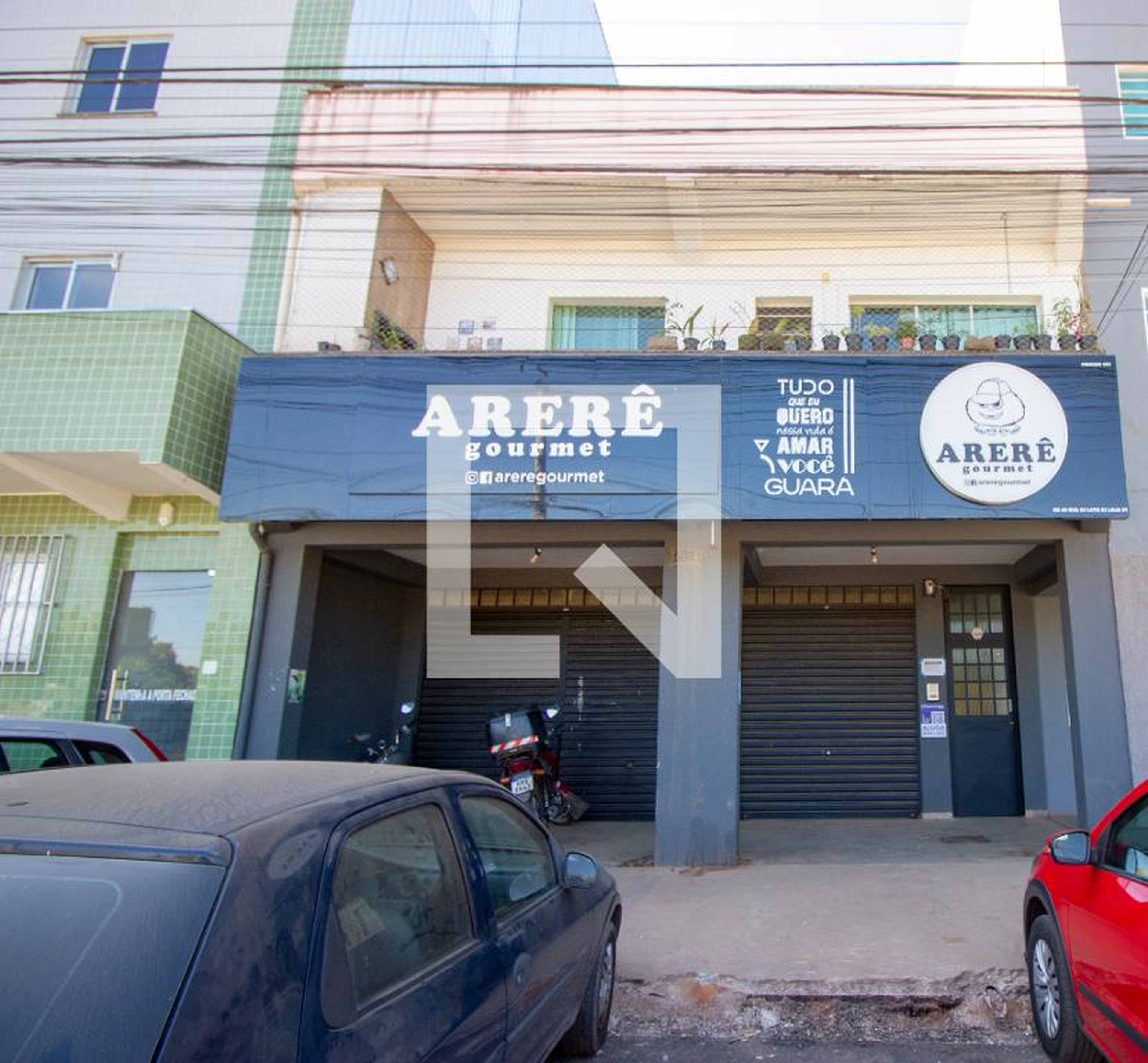 Fachada Condomínio em Rua 24, 53