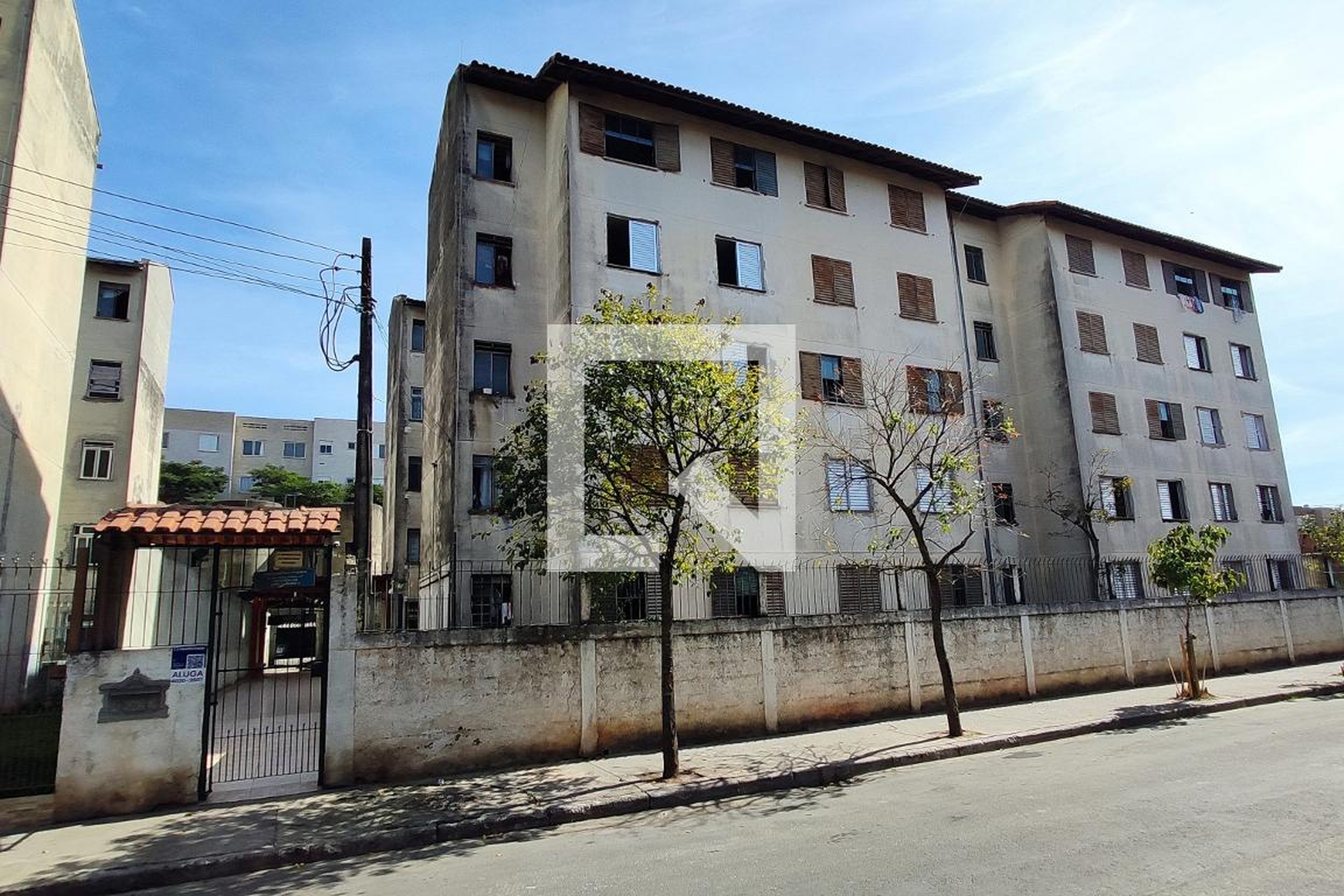 Fachada Condomínio em Rua Jair Rosa Pinto, 27