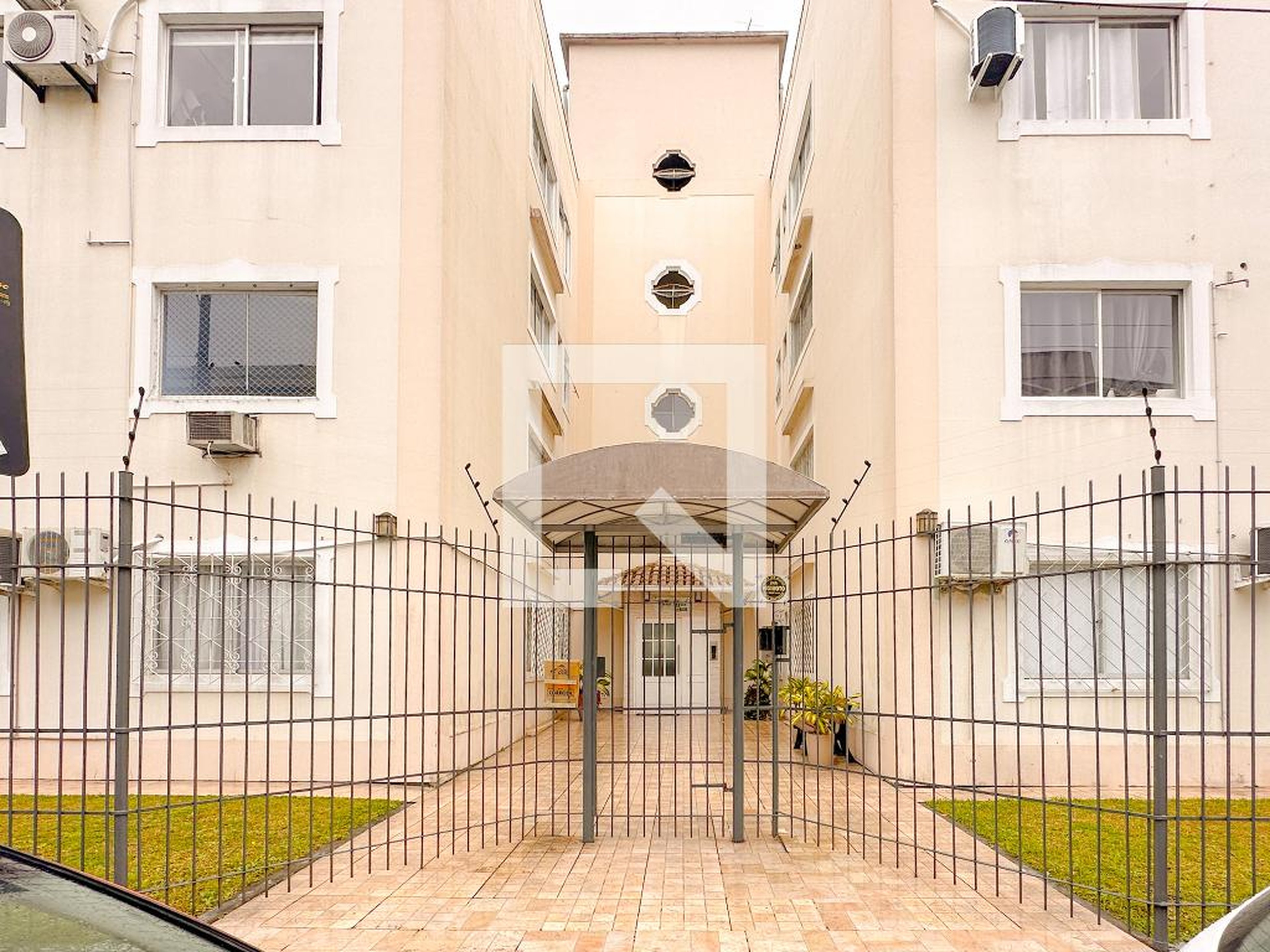 Fachada Condomínio em Rua Koesa, 448