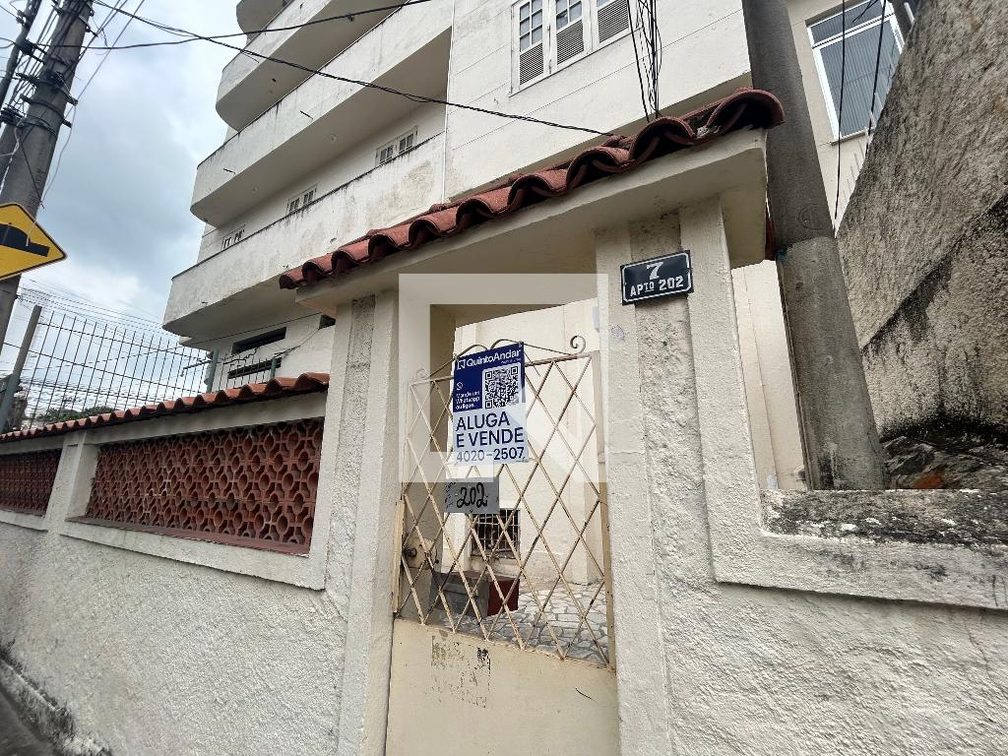 Fachada Condomínio em Rua Henriqueta Moura, 7