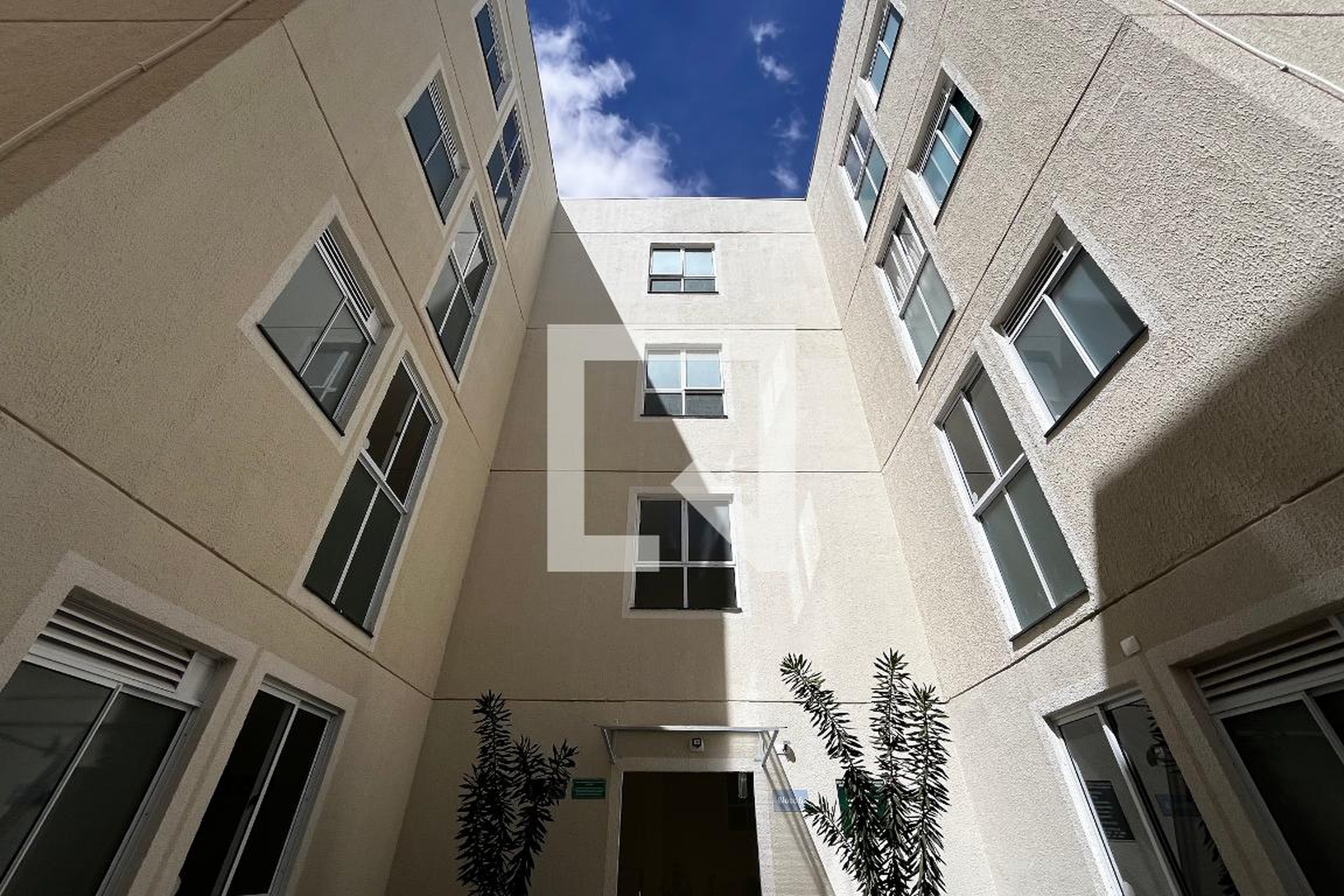 Fachada Condomínio em Rua Adir Alves de Lima, 90