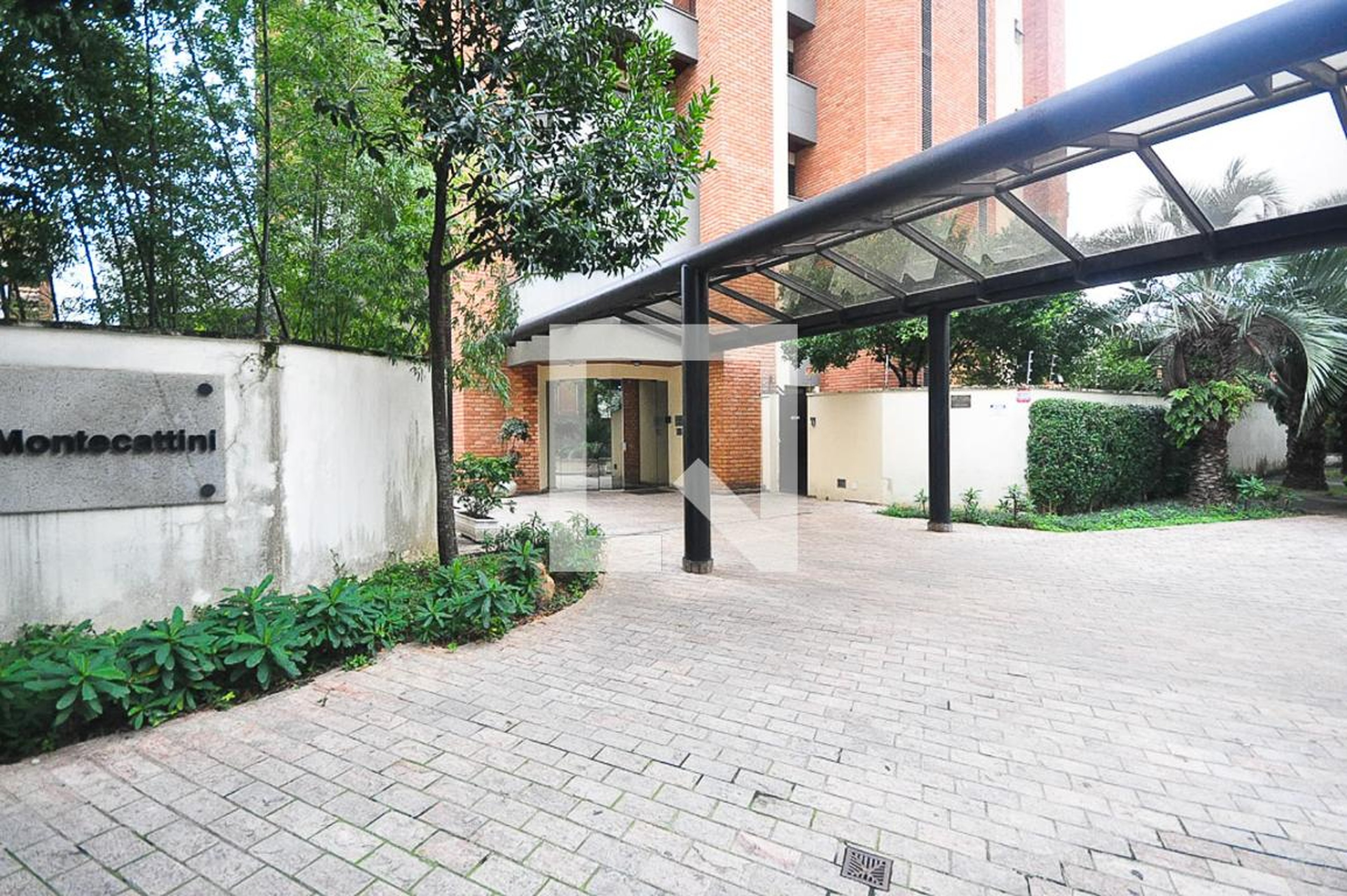 Entrada - Piazza Montecattini